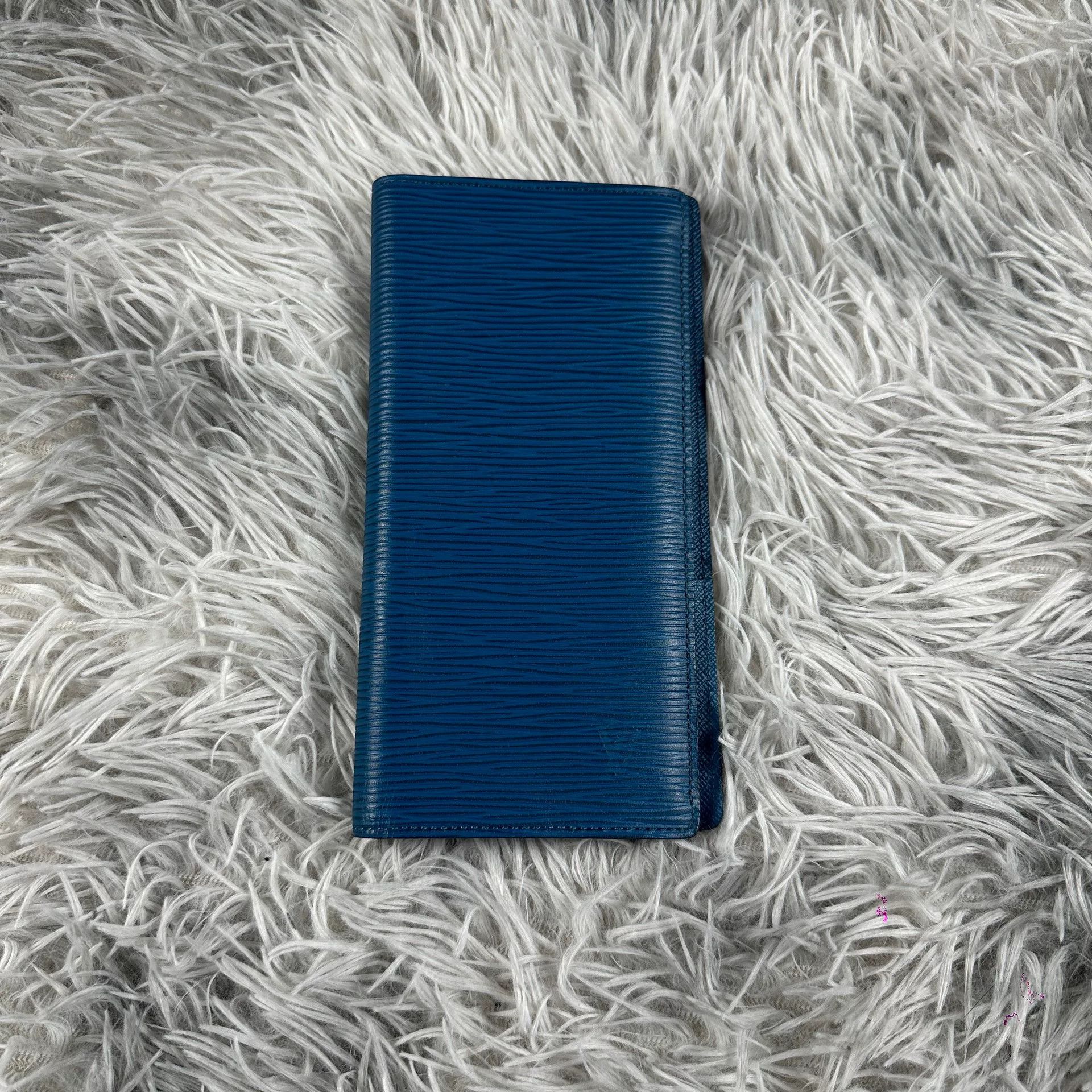 Louis Vuitton Louis Vuitton Blue Wallet Designer Size ONE SIZE - 1 Thumbnail