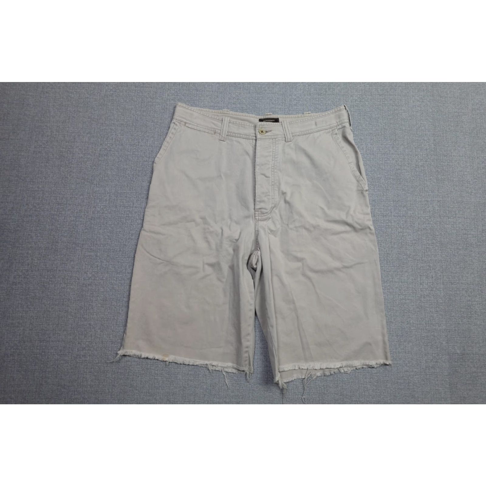 Abercrombie & Fitch VINTAGE Abercrombie & Fitch Shorts Mens 33 Khaki Cut Off Distressed Raw Hem Chino Casual 33 Beige Cotton Pockets Regular Front Button Zip Mens Size US 33 - 4 Thumbnail