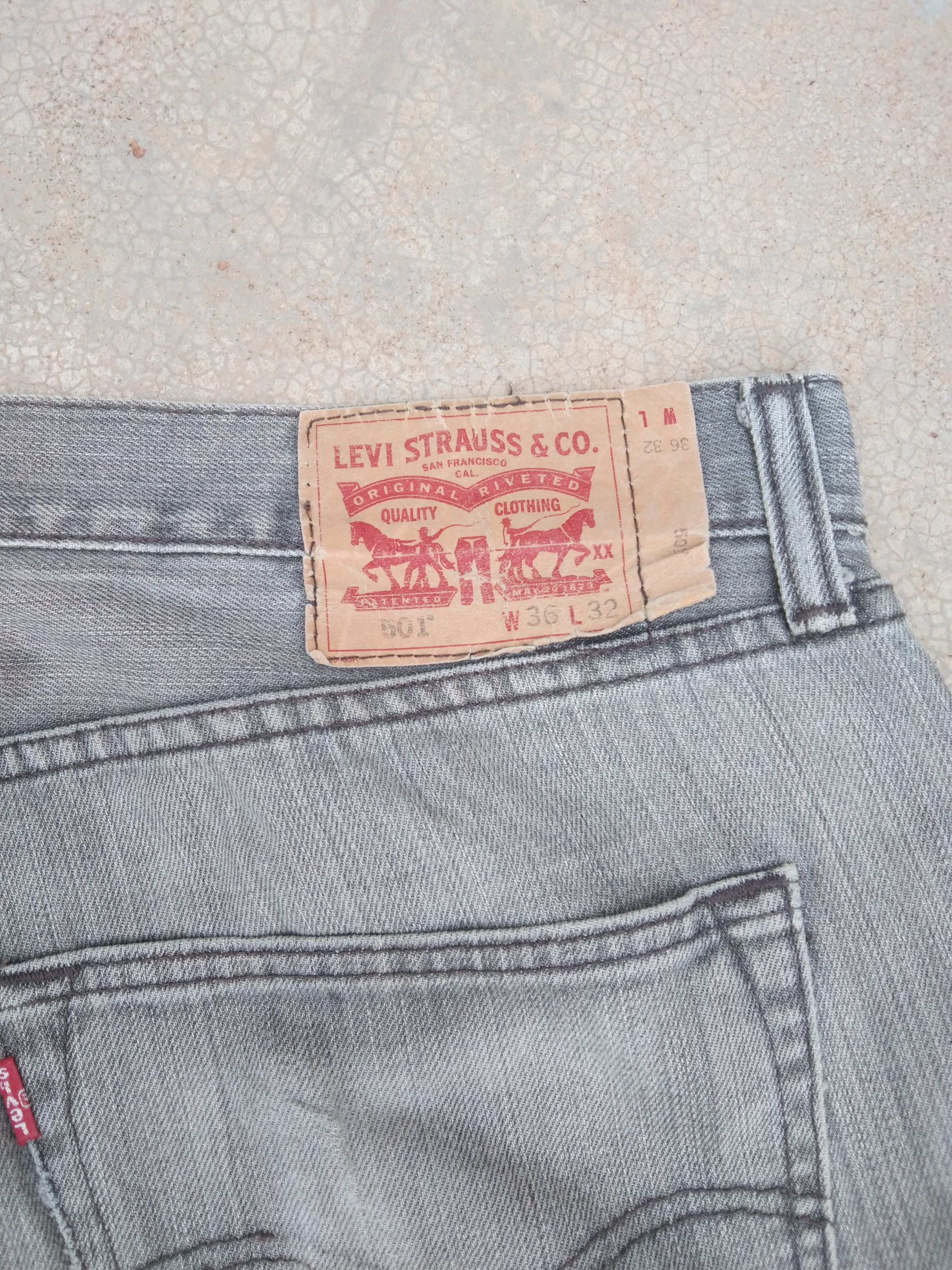 Levi's × Vintage Vintage Levis 501 Grey Straight Leg Distressed Jeans 36x32 Size US 38 / EU 54 - 4 Thumbnail