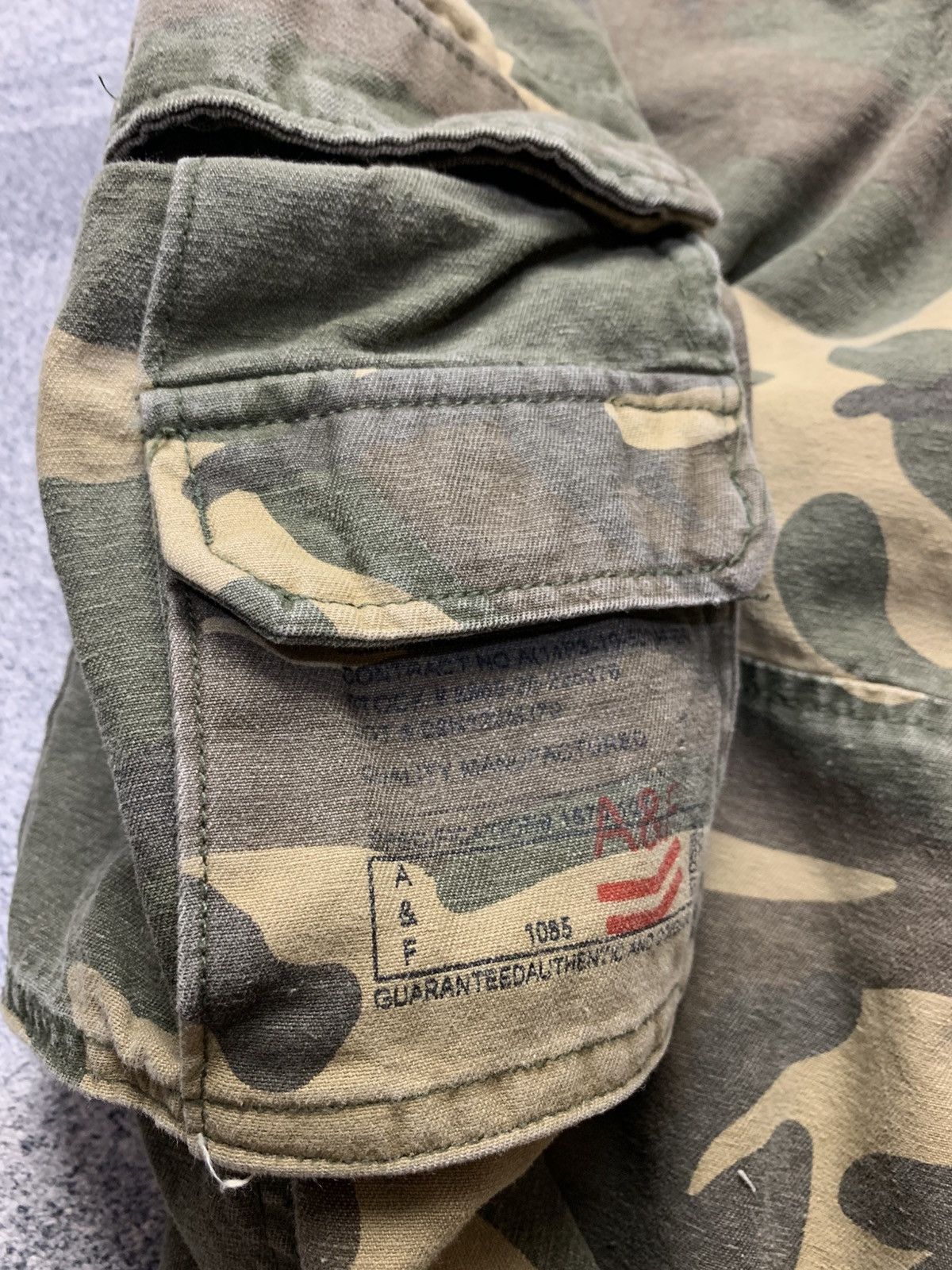 Abercrombie & Fitch 🐍 SOLD 🐍Abercrombie & Fitch - Trash Faded Cargo Camo Pants Size US 32 / EU 48 - 4 Thumbnail