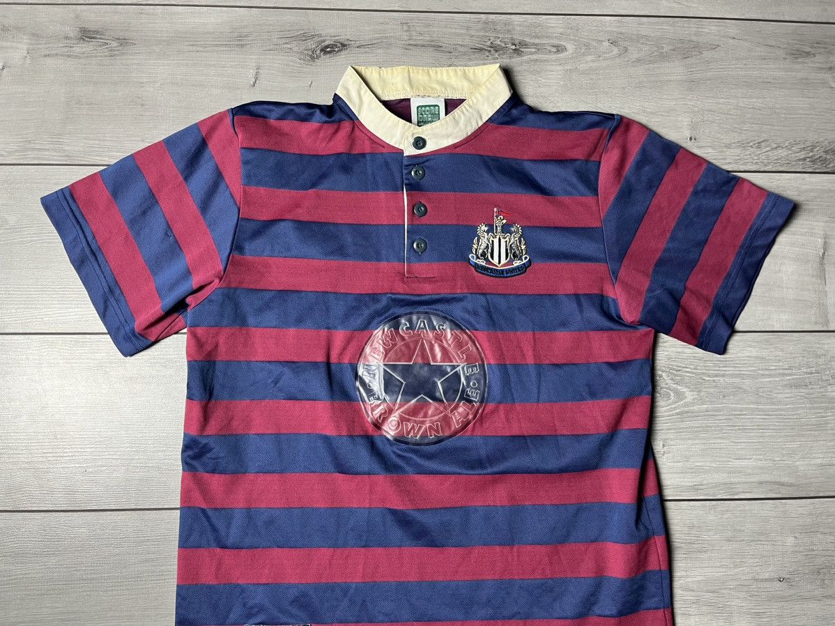 Vintage Vintage Newcastle united Fc soccer Tshirt 1995-96 size Large Size US L / EU 52-54 / 3 - 3 Thumbnail
