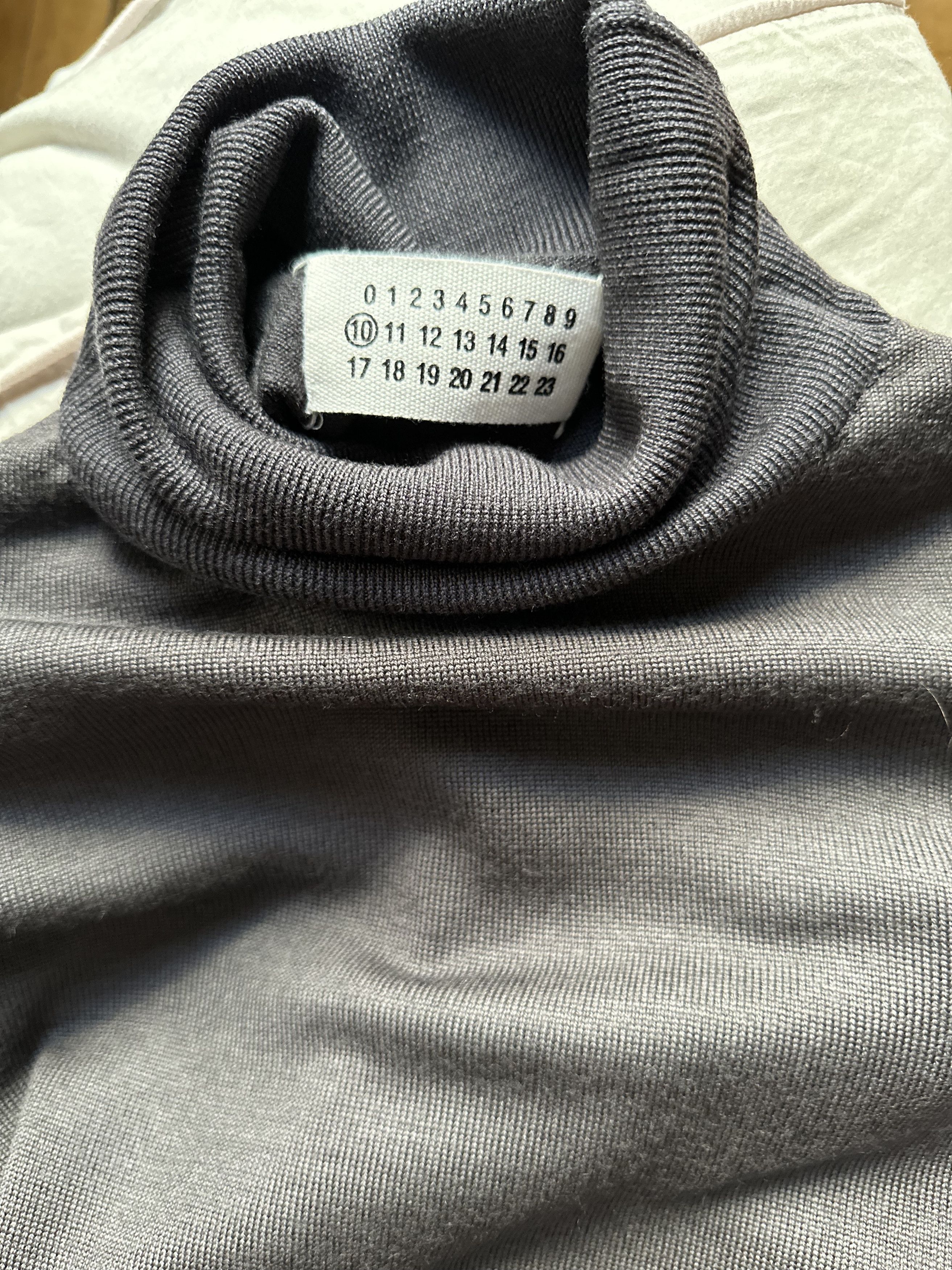 Maison Margiela MAISON MARTIN MARGIELA-TURTLENECK SIZE M Size US M / EU 48-50 / 2 - 12 Thumbnail