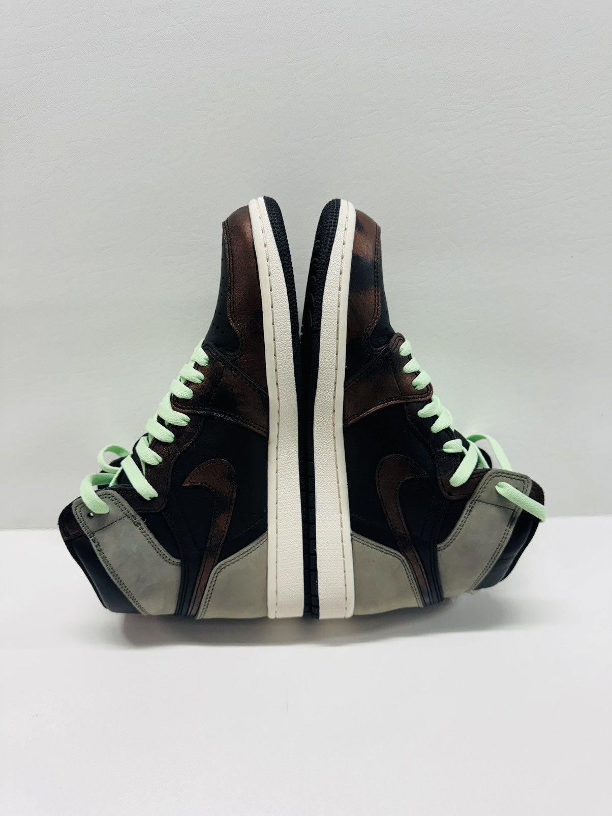Jordan Brand Nike Air Jordan 1 Retro High OG Shadow Patina Size US 9.5 / EU 42-43 - 3 Thumbnail