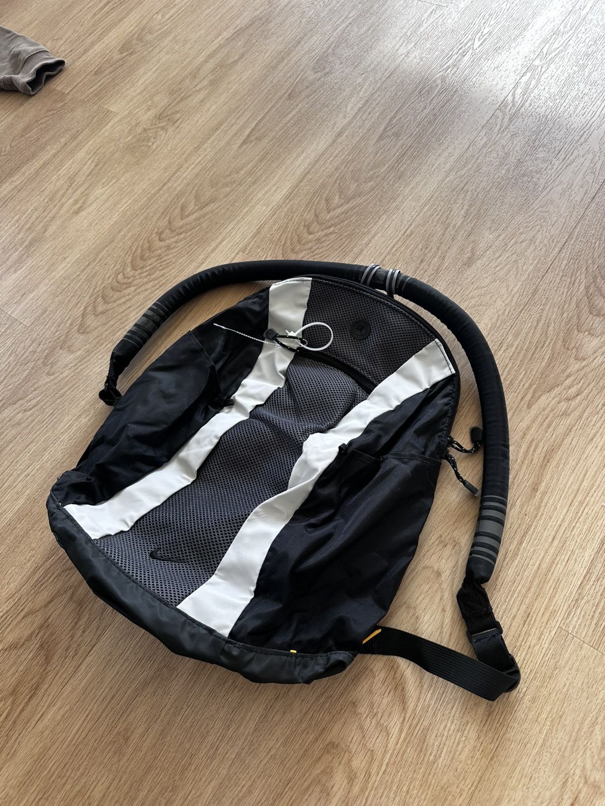 Nike Nike Vintage Backpack Y2K Swoosh Bag Rare Size ONE SIZE - 2 Thumbnail