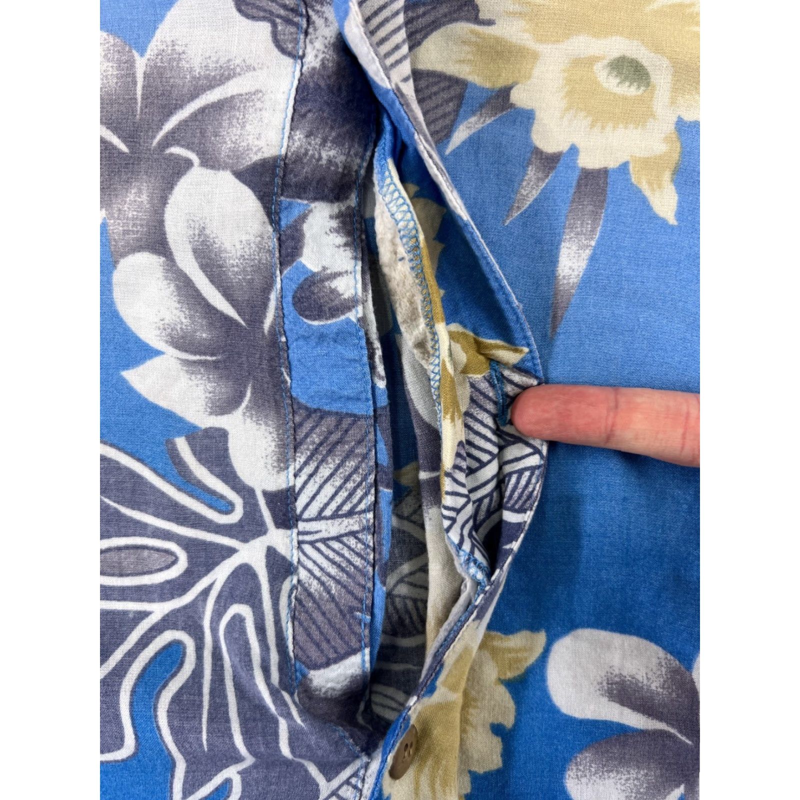Vintage Decoded Shirt Men XL Blue Floral Hawaiian 100% Rayon Button-Up Aloha Luau Vacation Resort Casual Mens Shirt Size US XL / EU 56 / 4 - 6 Thumbnail