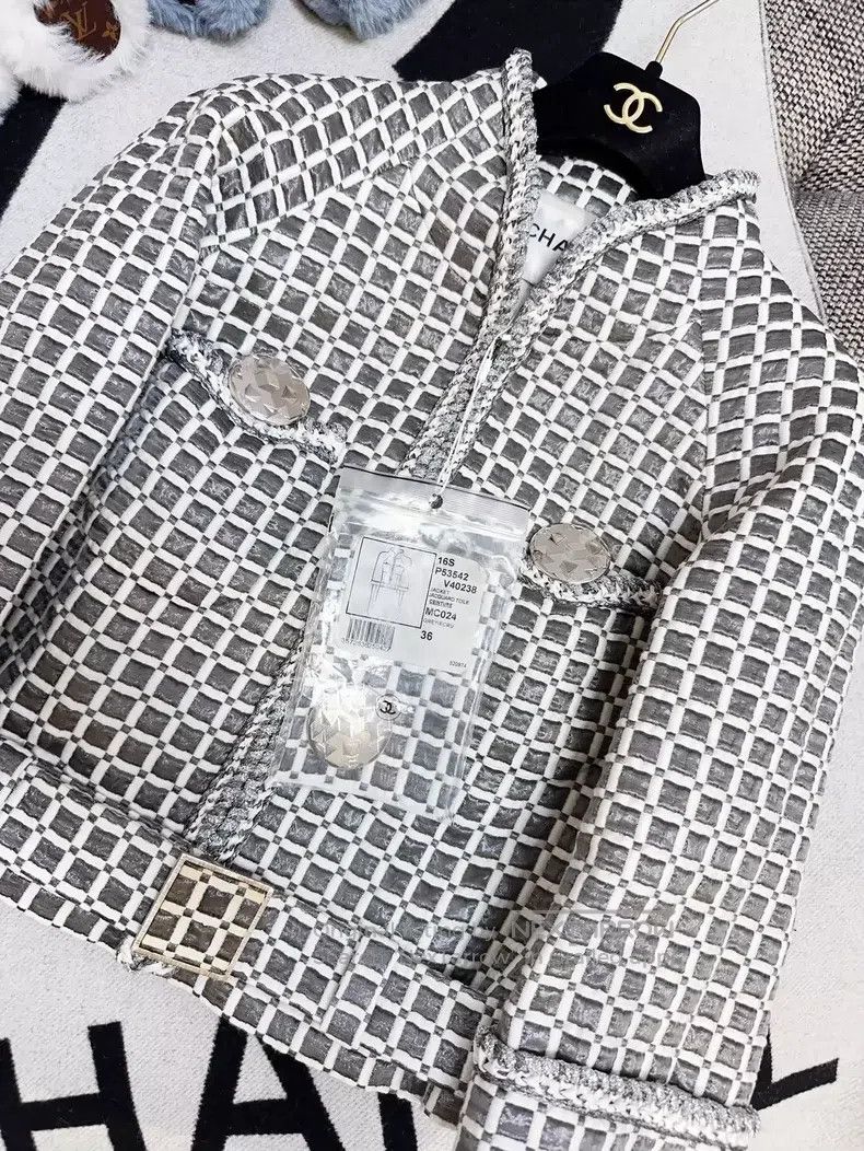 Chanel Chanel 16S Airport Series Gray and White Plied Large Silve Size XS / US 0-2 / IT 36-38 - 2 Thumbnail