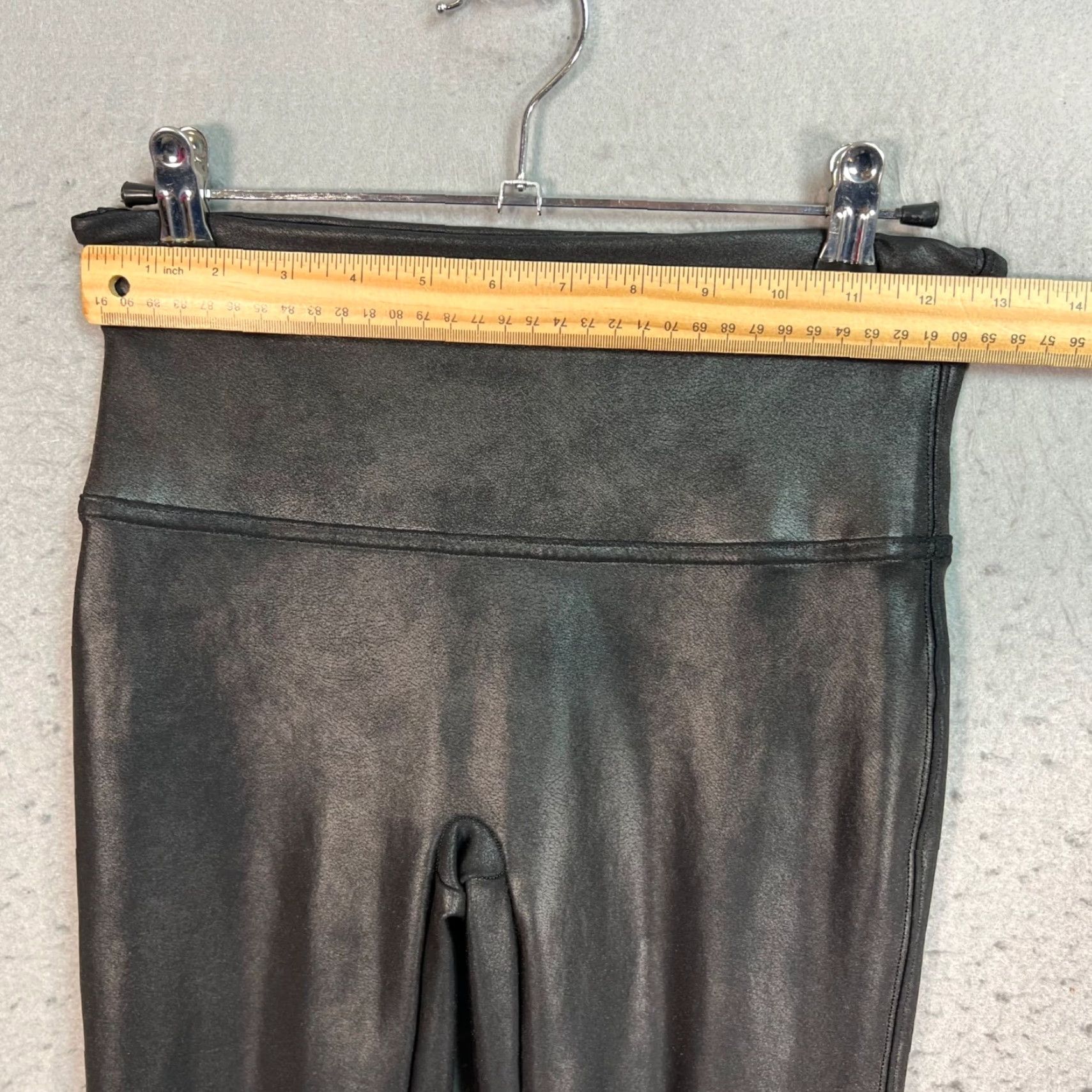 Spanx Spanx Womens Medium Faux Leather High-Waisted Leggings Black M Leggings Faux Leather, Spandex Logo Ankle Rise High Vintage No Size 32" / US 10 / IT 46 - 5 Thumbnail