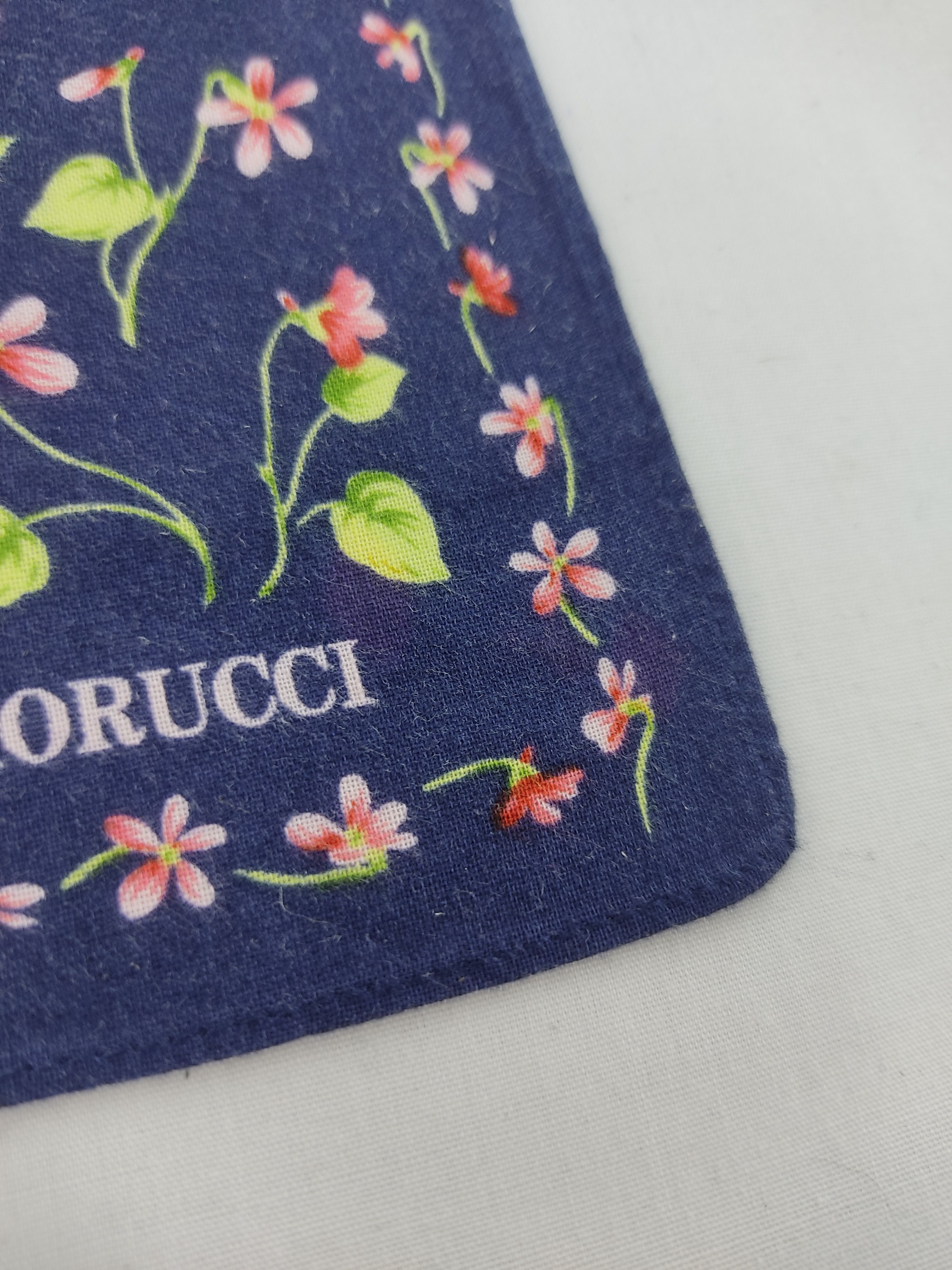 Fiorucci × Vintage Fiorucci Handkerchief / Neckwear / Bandana Size ONE SIZE - 4 Thumbnail