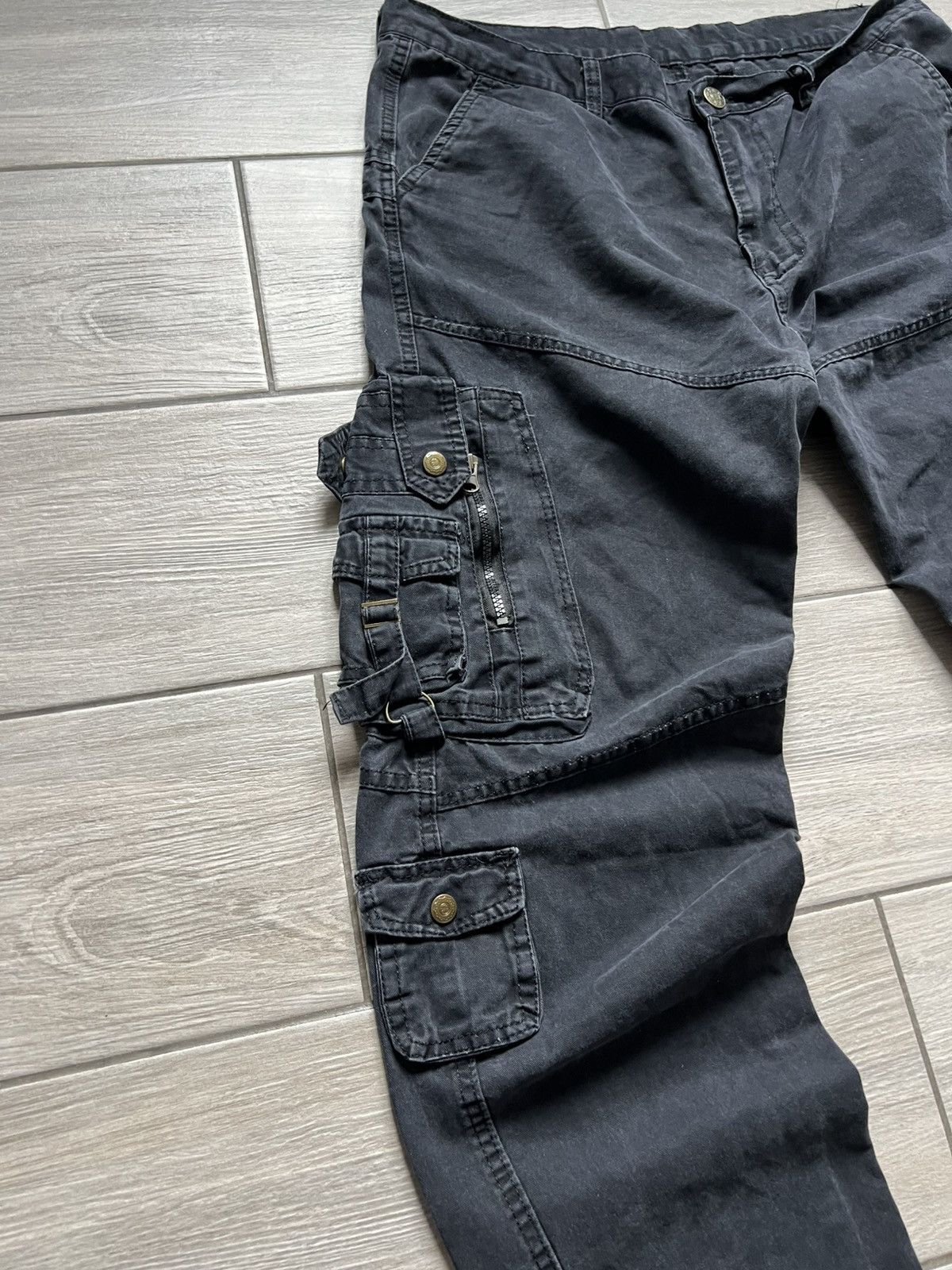 Japanese Brand Vintage Y2K Multi Pocket Cargo Pants (unisex) 38 Size Size US 38 / EU 54 - 6 Thumbnail