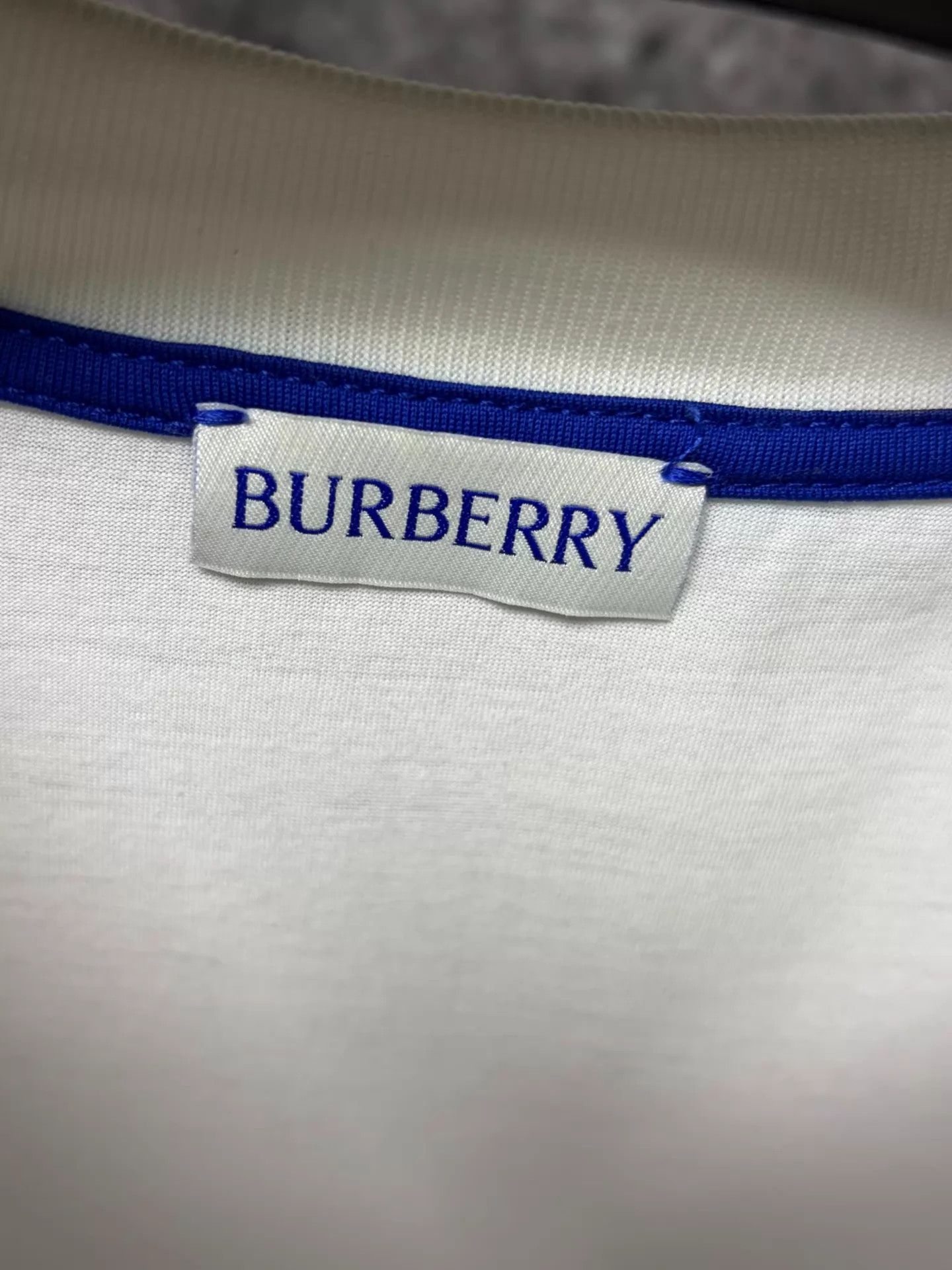 Burberry Burberry XS White T-shirt Blue Embroidered Logo Size US XS / EU 42 / 0 - 3 Thumbnail