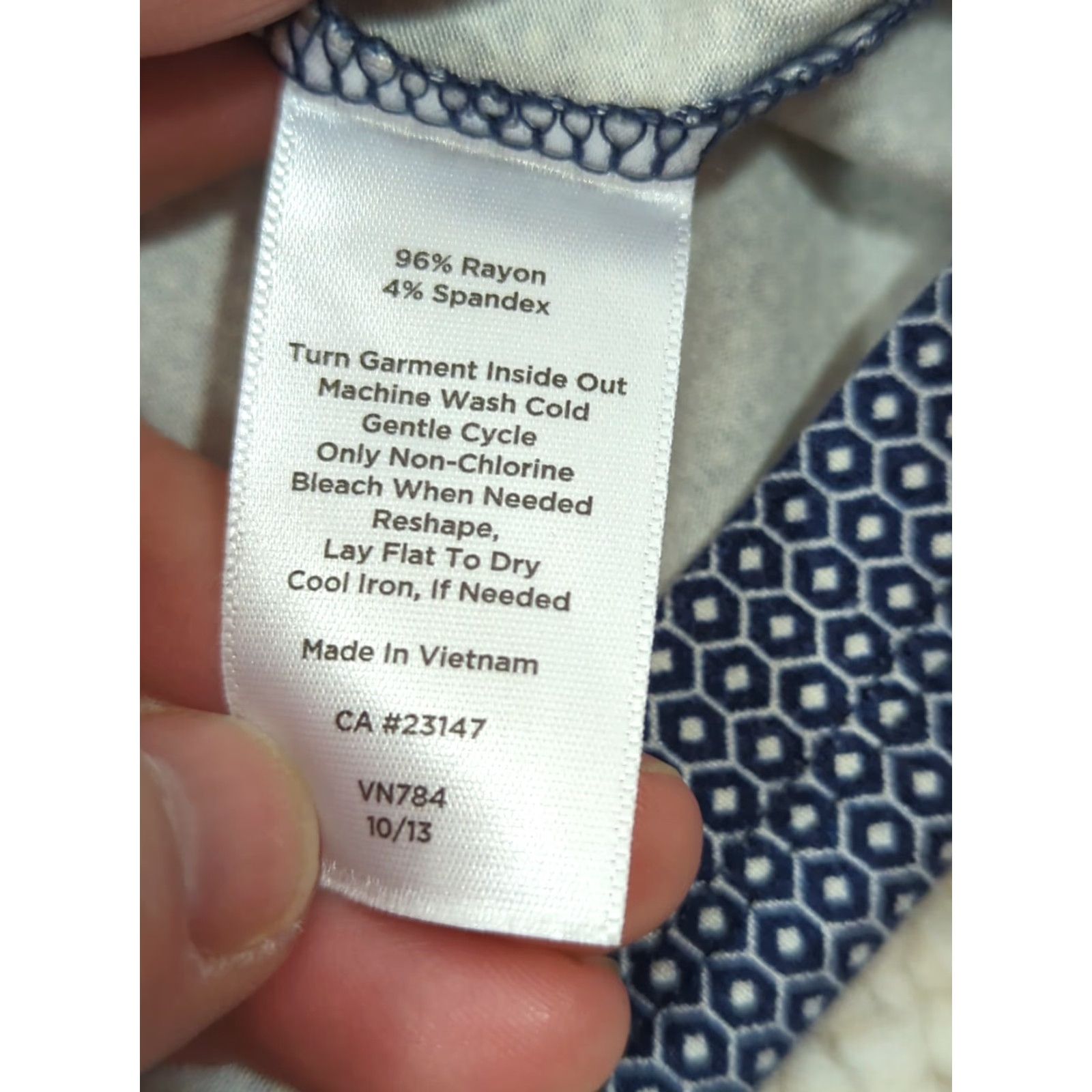 Talbots Talbots Blouse Women's Medium Navy Geometric V-Neck 3/4 Sleeve Shirt Casual Pullover Top Size M / US 6-8 / IT 42-44 - 5 Thumbnail