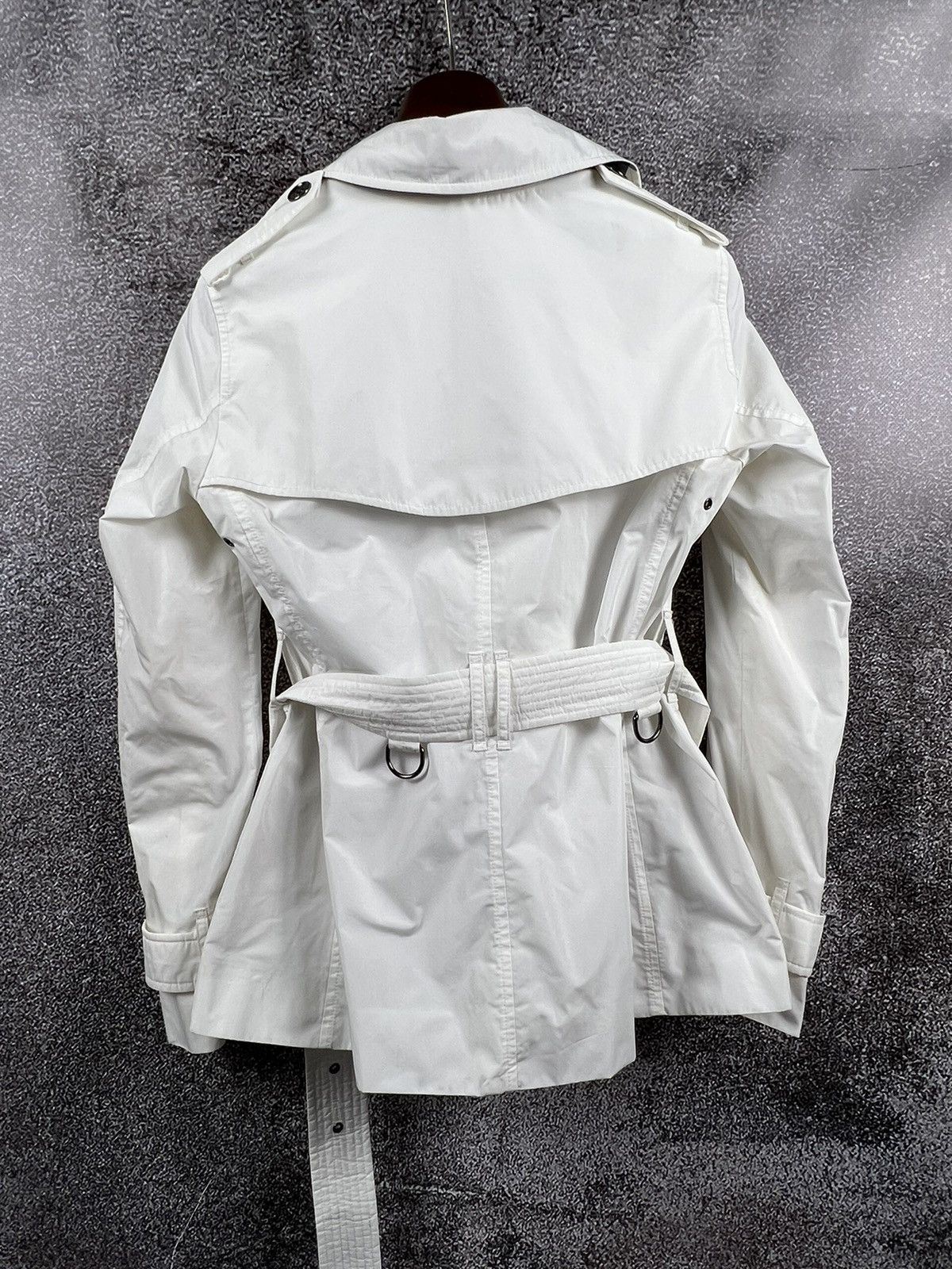Burberry × Designer Burberry London women’s short Trench Coat double breasted Size XS / US 0-2 / IT 36-38 - 23 Thumbnail