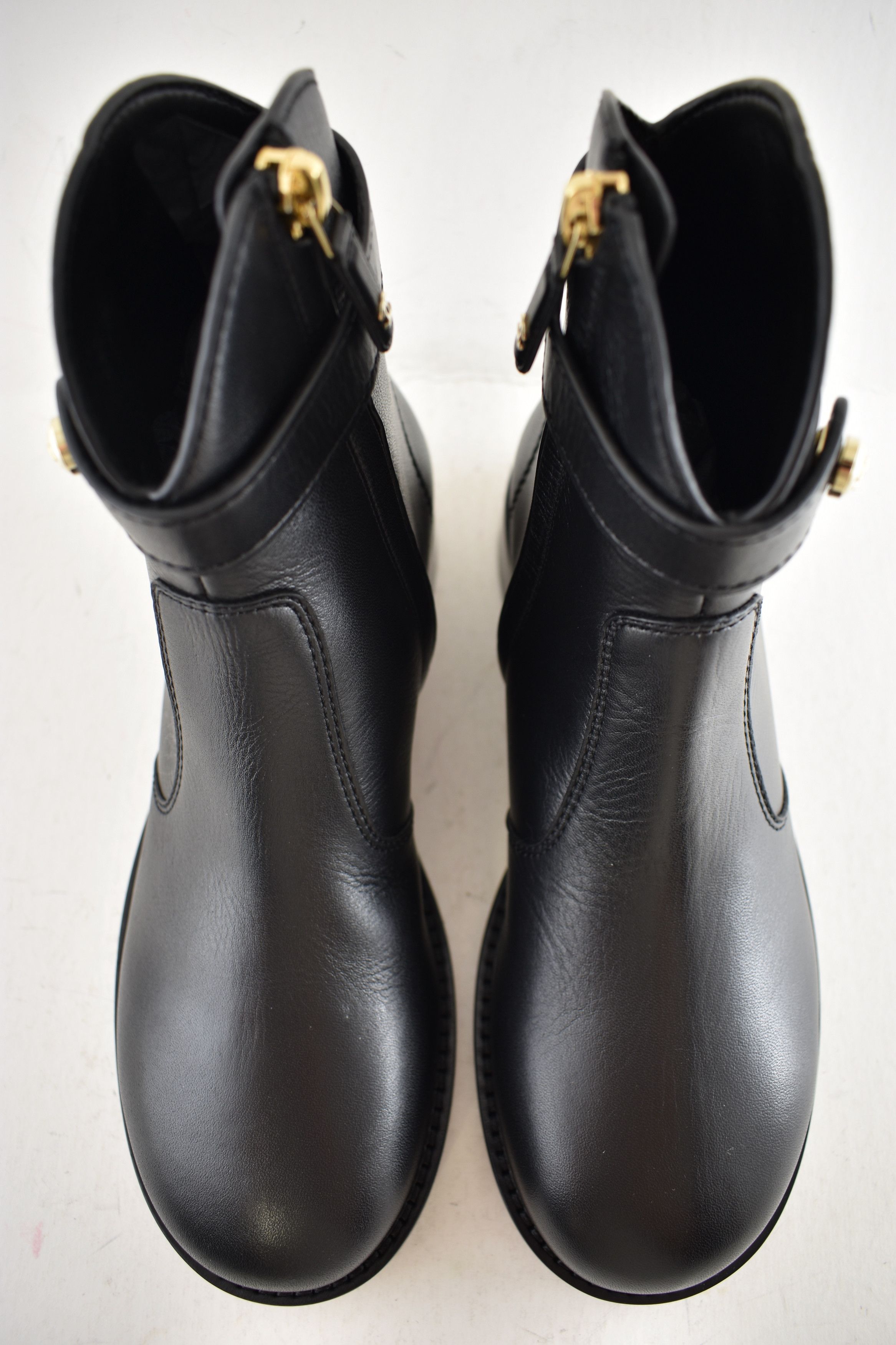 Chanel Chanel 24K Leather Pearl CC Western Short Ankle Boots 37 Size US 7 / IT 37 - 7 Thumbnail