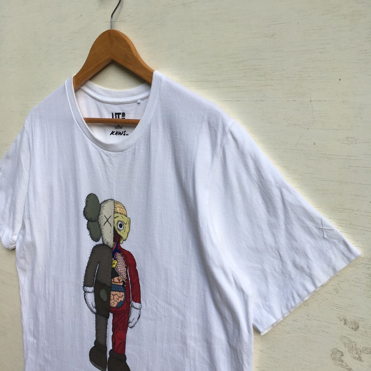 Japanese Brand Vintage Uniqlo X Kaws Tee White XL Size US XL / EU 56 / 4 - 4 Thumbnail