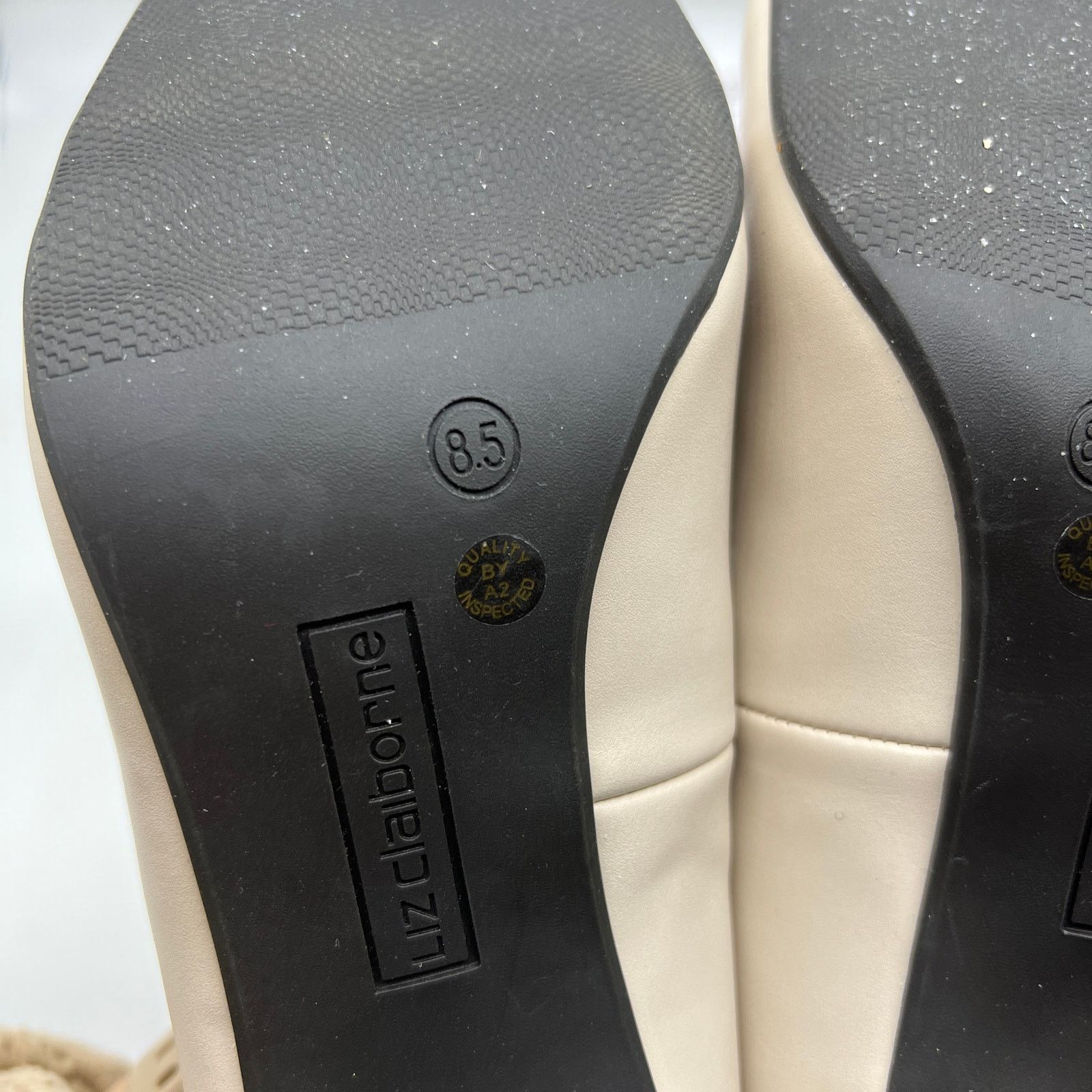 Other Liz Claiborne Morris Faux Leather Cream Heels Size 8.5M Size US 8.5 / IT 38.5 - 10 Thumbnail