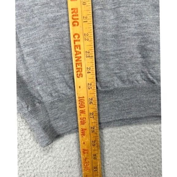 UNTUCKit UNTUCKit Merino Wool V-Neck Sweater Pullover Adult XL Grey Knit Mens Long Sleeve Tight-Knit Solid Breathable Vintage? No Size US XL / EU 56 / 4 - 7 Thumbnail