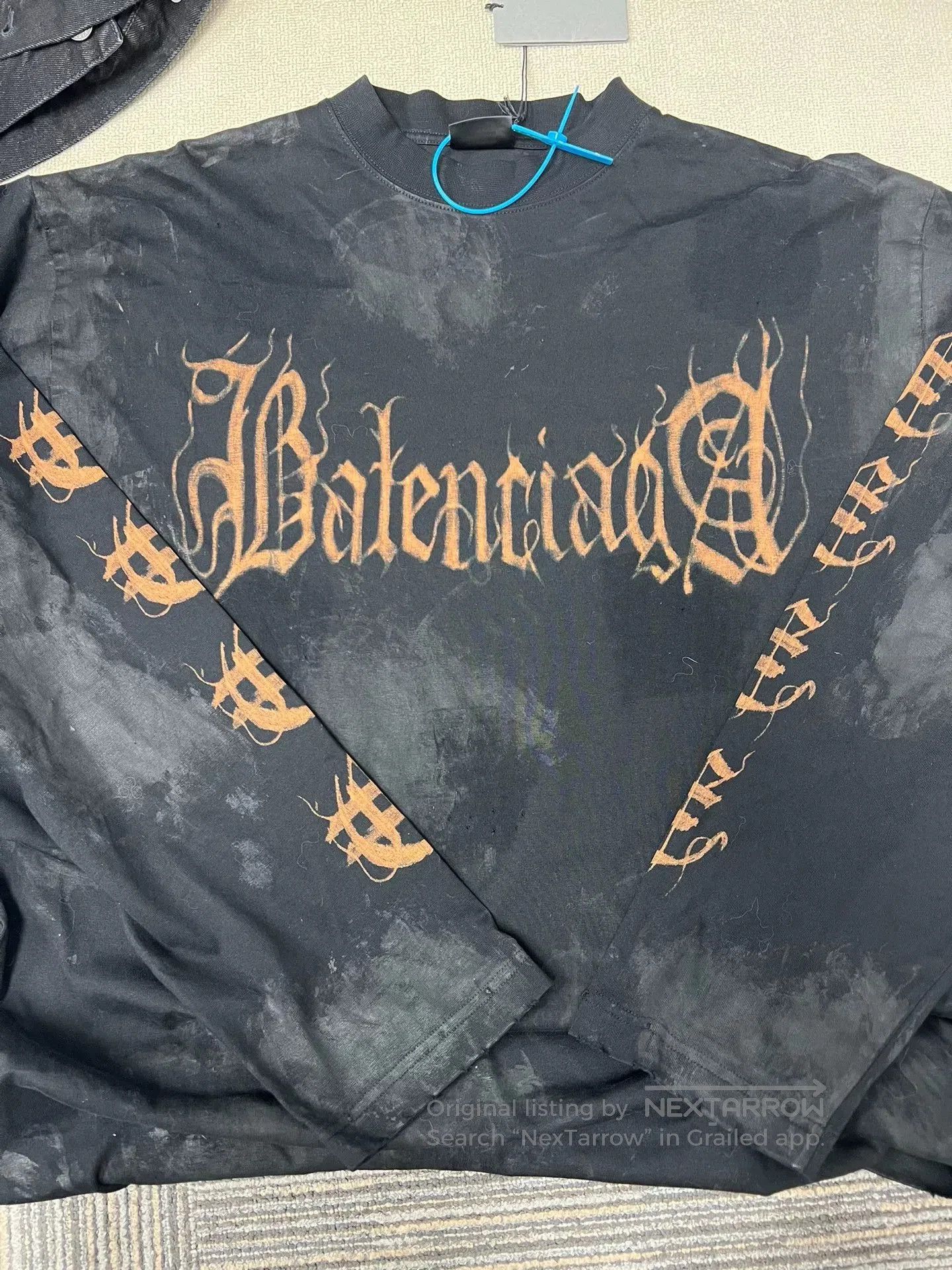 Balenciaga Balenciaga Sanskrit Logo Long Sleeve. Size US M / EU 48-50 / 2 - 3 Thumbnail