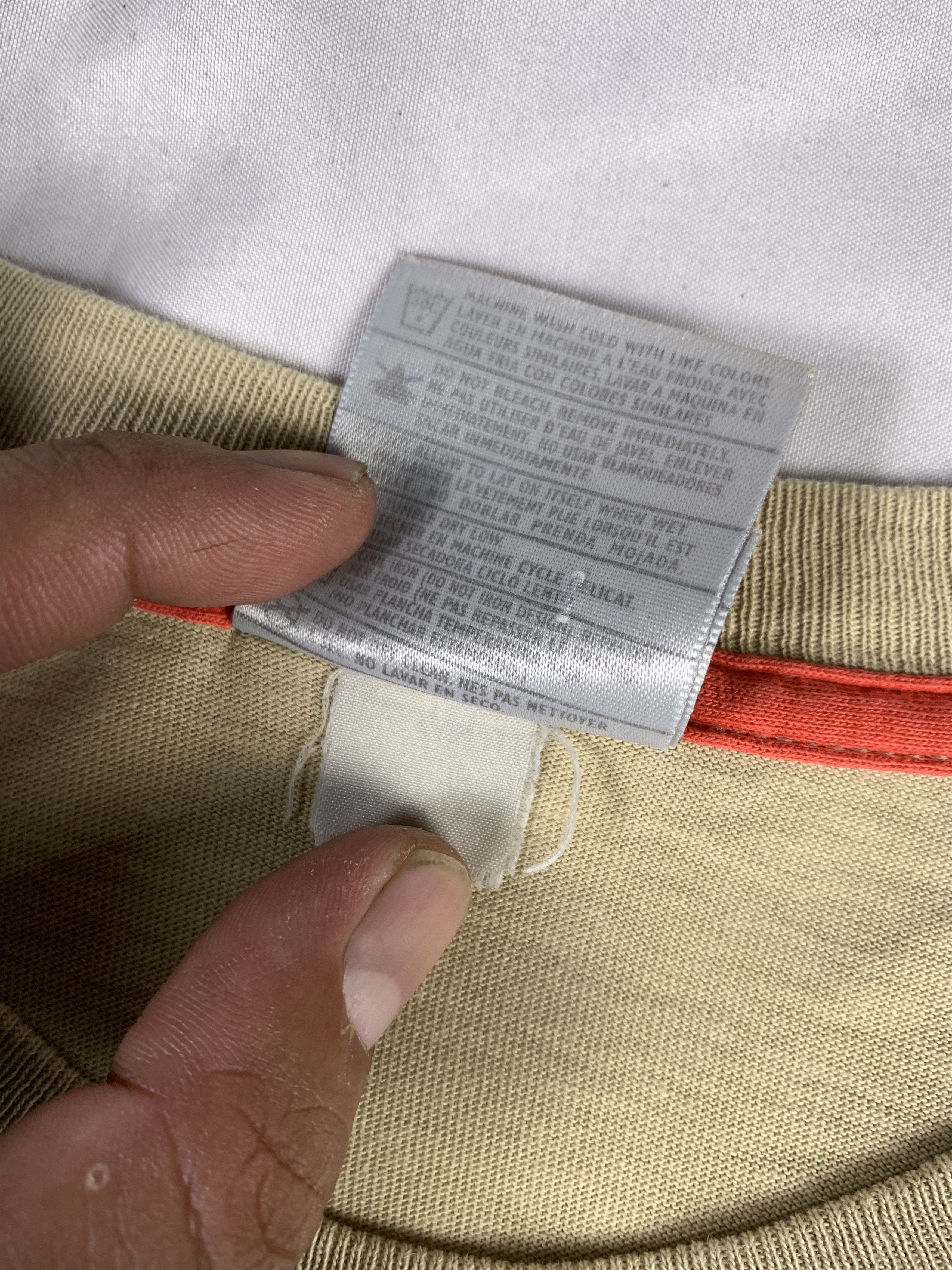 Nike 2000s Nike Beige Small Swoosh Tee (L) Size US L / EU 52-54 / 3 - 7 Thumbnail