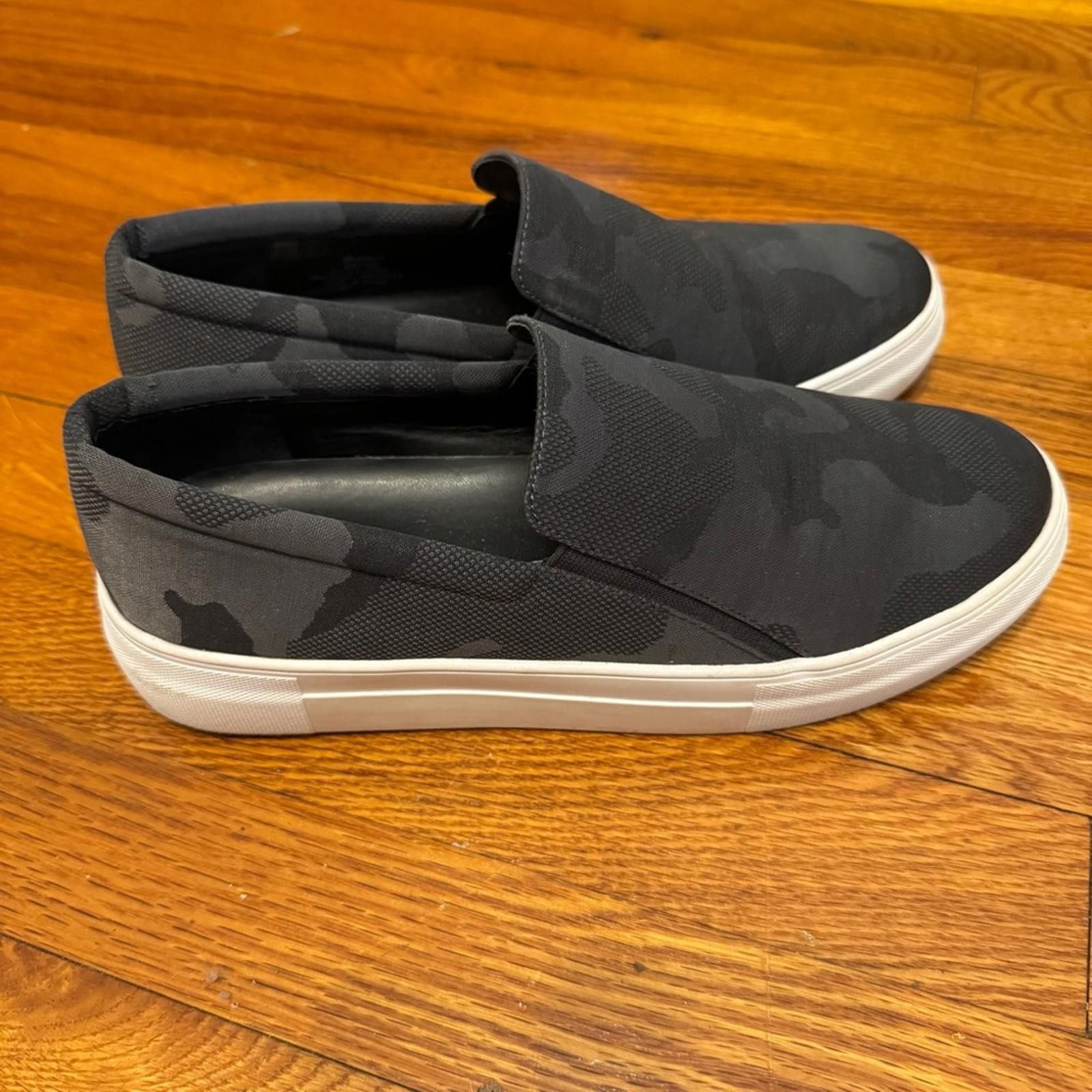 Vince Camuto Vince Camuto Camouflage Slip-On Shoes Size 9 Size US 9 / IT 39 - 1 Thumbnail