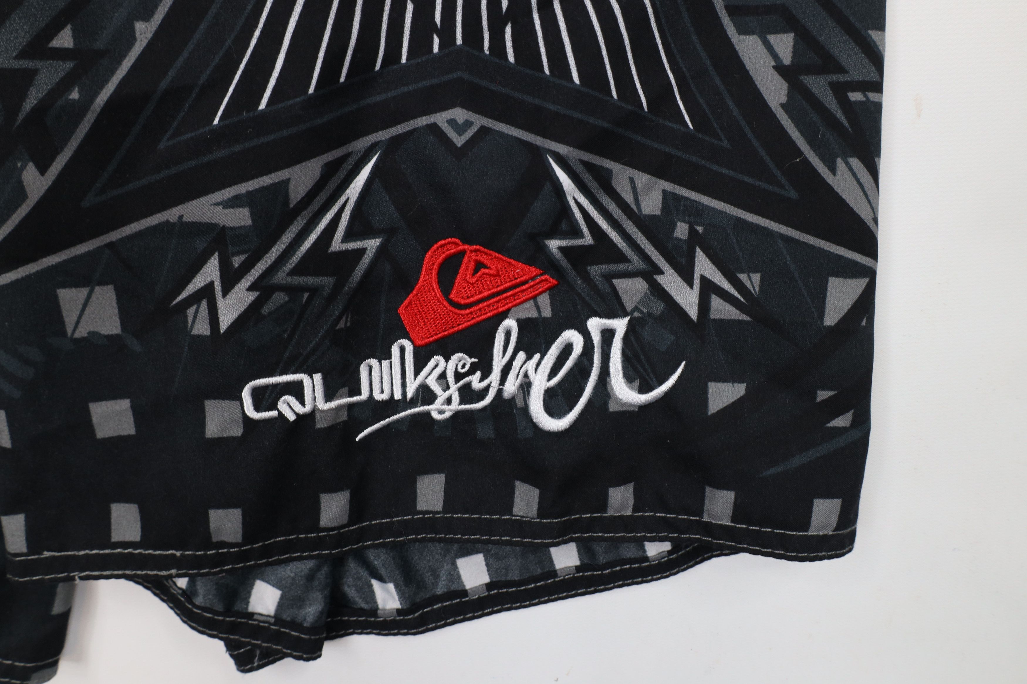Quiksilver × Vintage Vintage Quiksilver Surfing Iron Cross Tribal UFC MMA Shorts Size US 38 / EU 54 - 5 Thumbnail