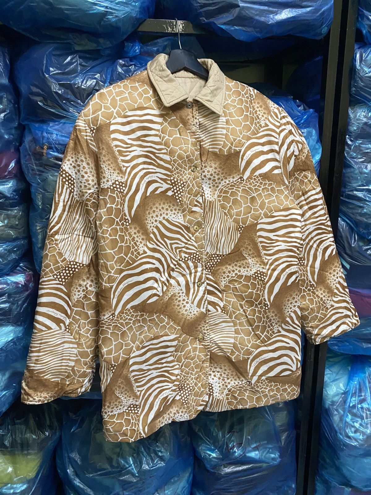 Salvatore Ferragamo VINTAGE SALVATORE FERRAGAMO ANIMAL PRINTING QUILTED JACKET Size US S / EU 44-46 / 1 - 3 Thumbnail