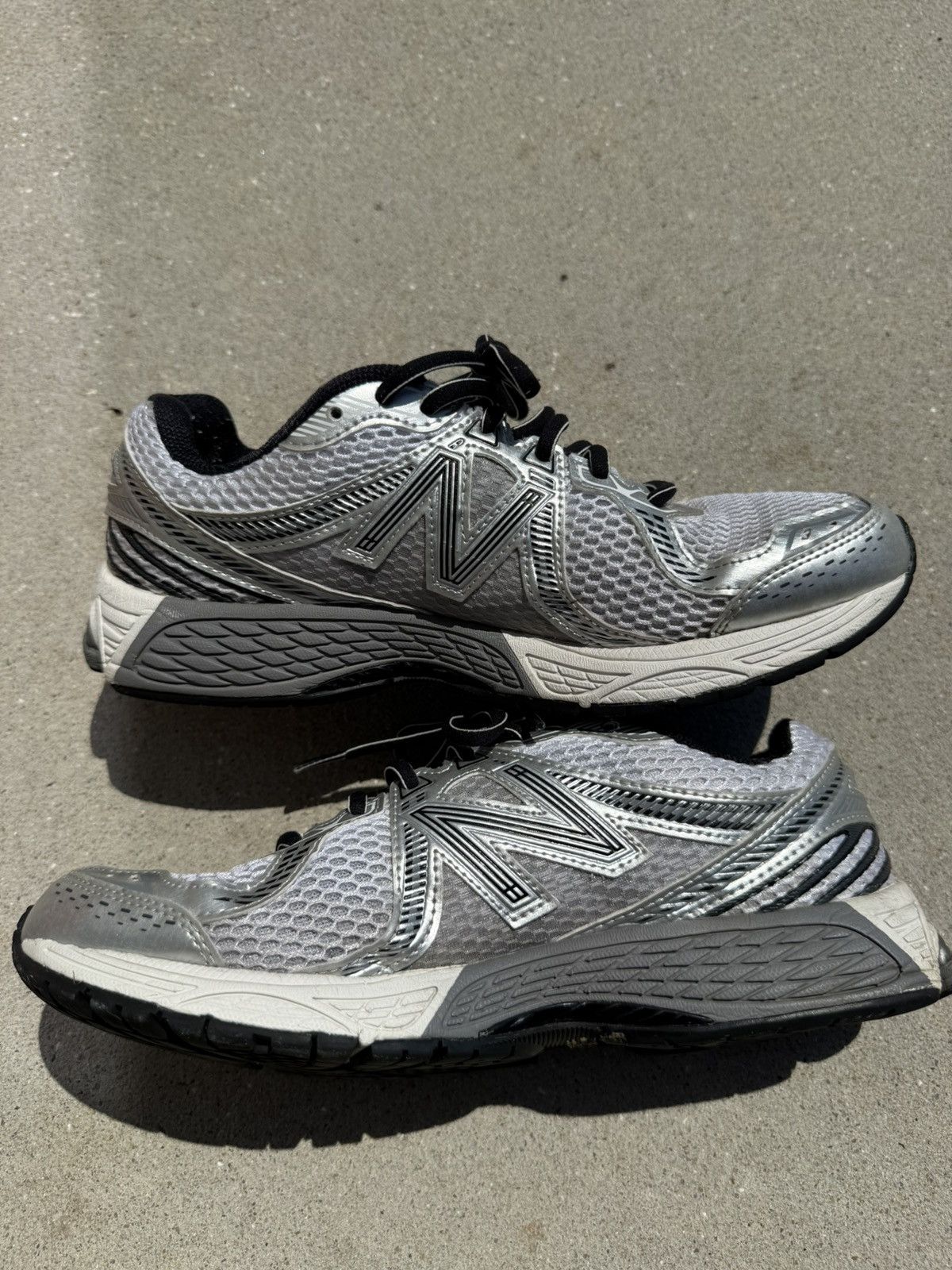 New Balance New Balance 860v Size US 9.5 / EU 42-43 - 2 Thumbnail