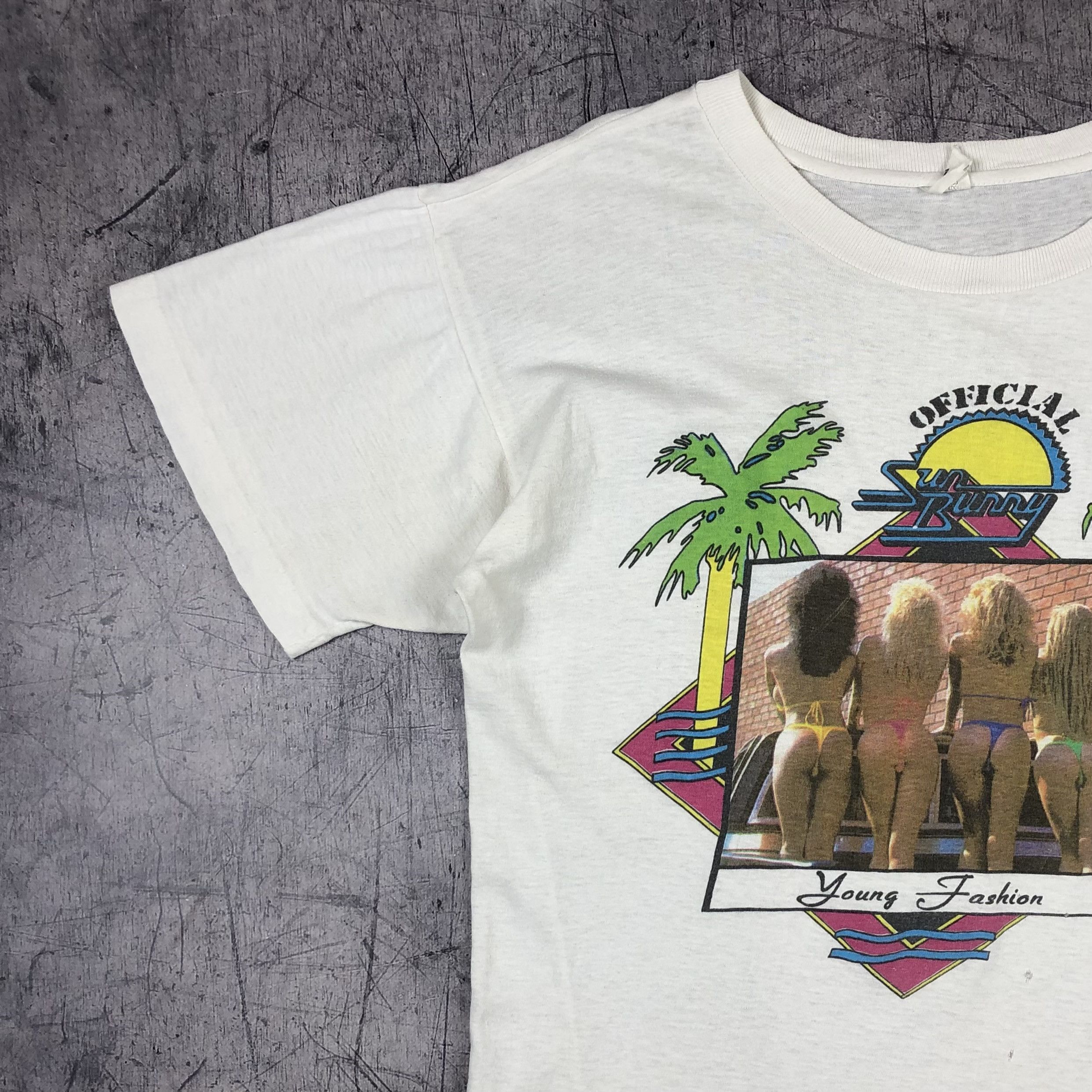 Vintage Young Fashion Official Sun Bunny Sexy Girls Tee Size US M / EU 48-50 / 2 - 6 Thumbnail