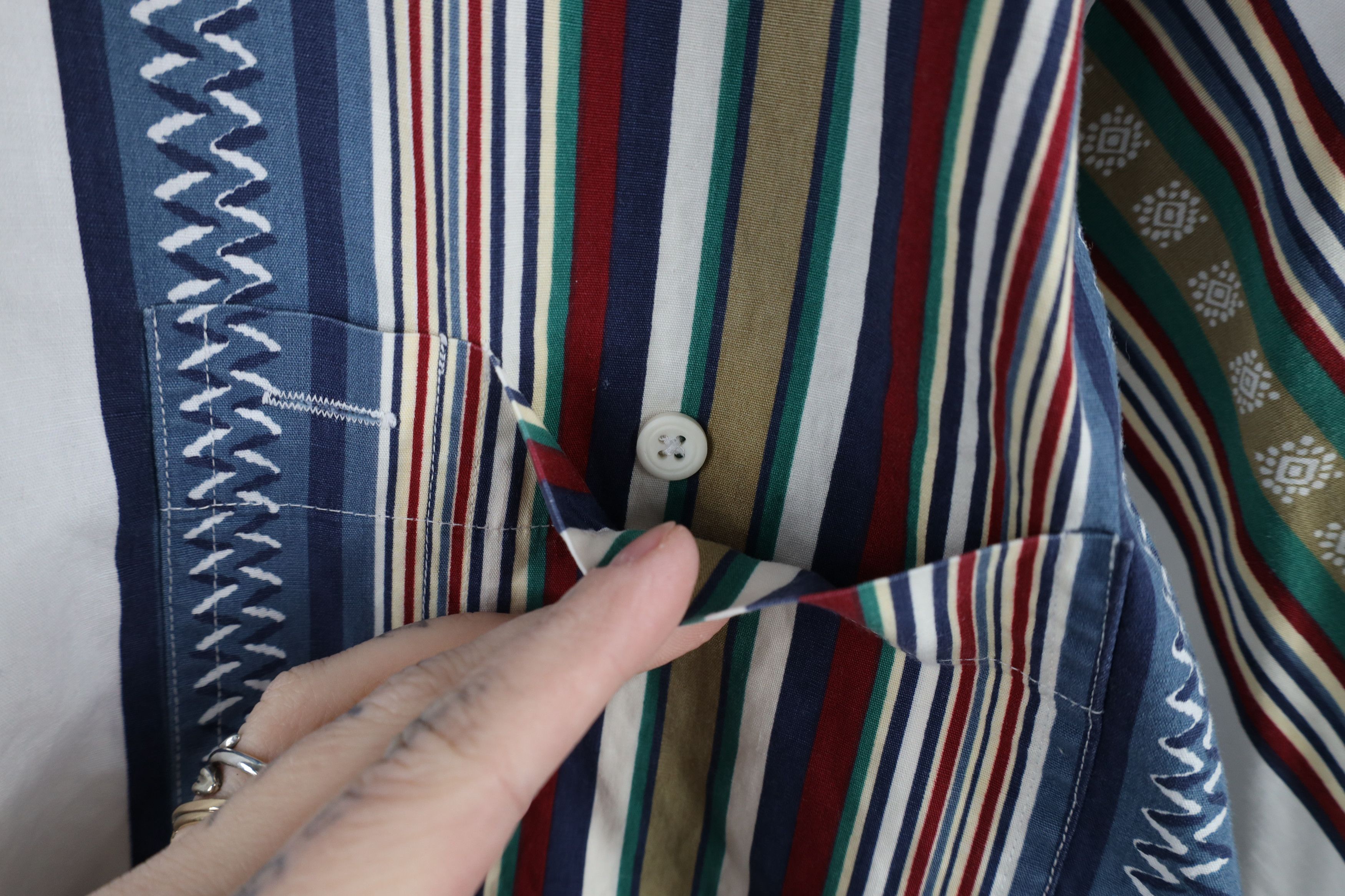Vintage Vintage 90s Streetwear Striped Geometric Poplin Button Shirt Size US L / EU 52-54 / 3 - 4 Thumbnail