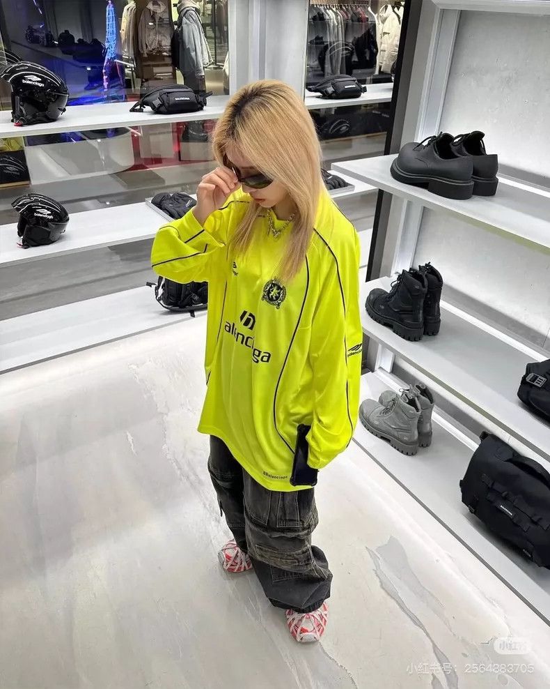 Balenciaga Balenciaga Manchester United football long sleeves Size US S / EU 44-46 / 1 - 5 Thumbnail