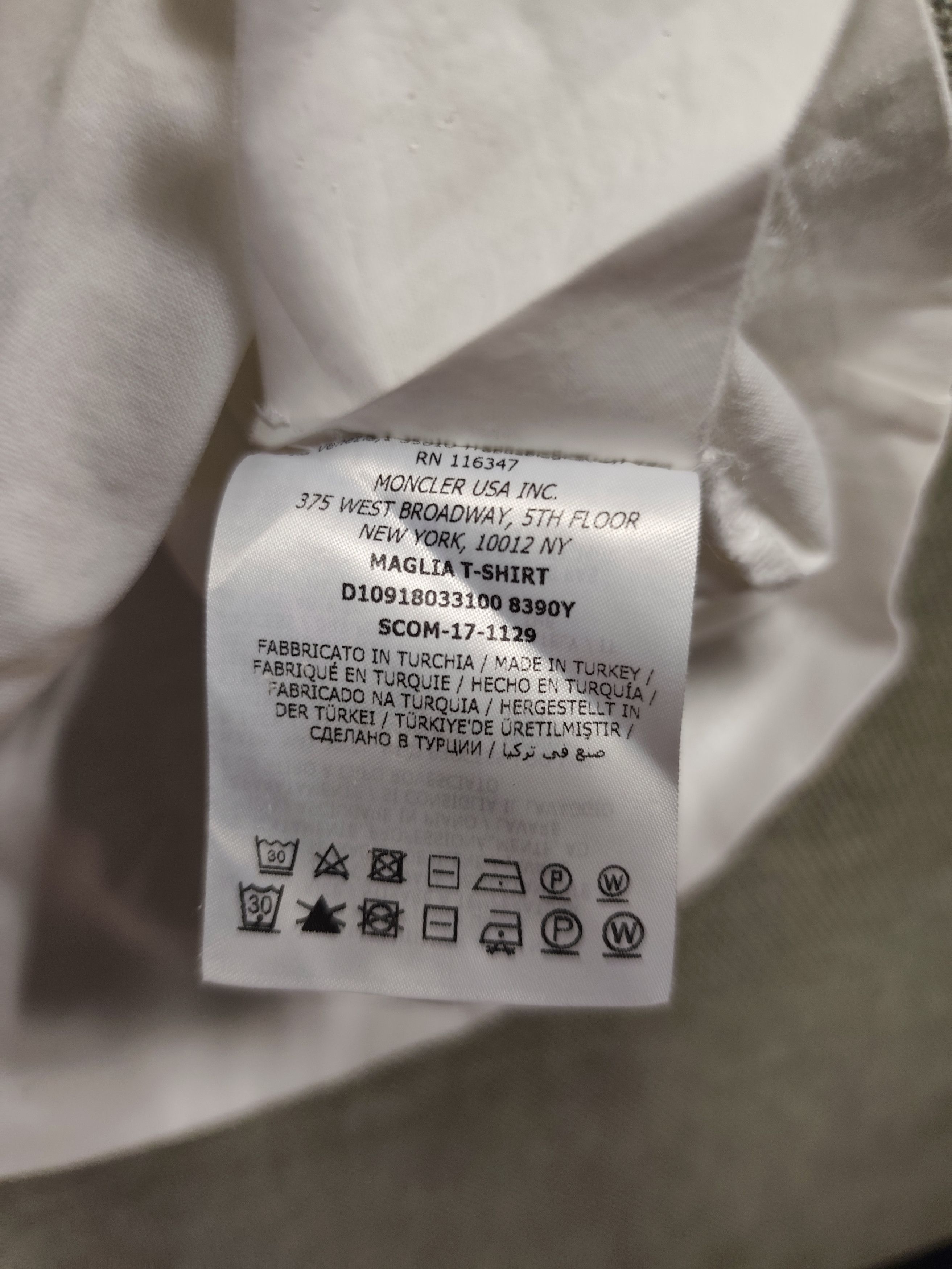 Moncler Moncler tee Size US L / EU 52-54 / 3 - 7 Thumbnail