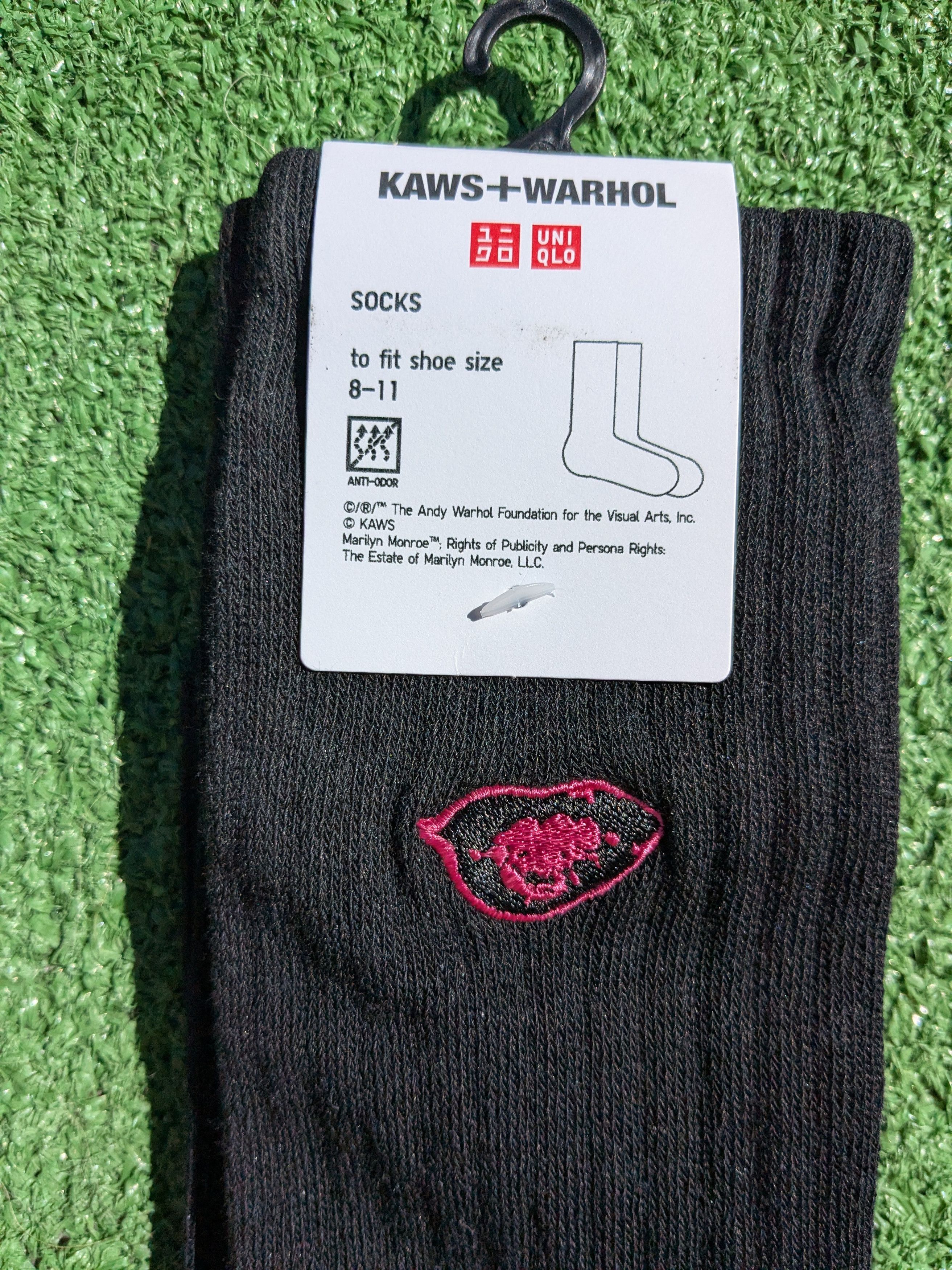 Uniqlo Kaws+Andy Warhol Companion & Lipstick Lips Art Uniqlo Socks Size ONE SIZE - 2 Thumbnail