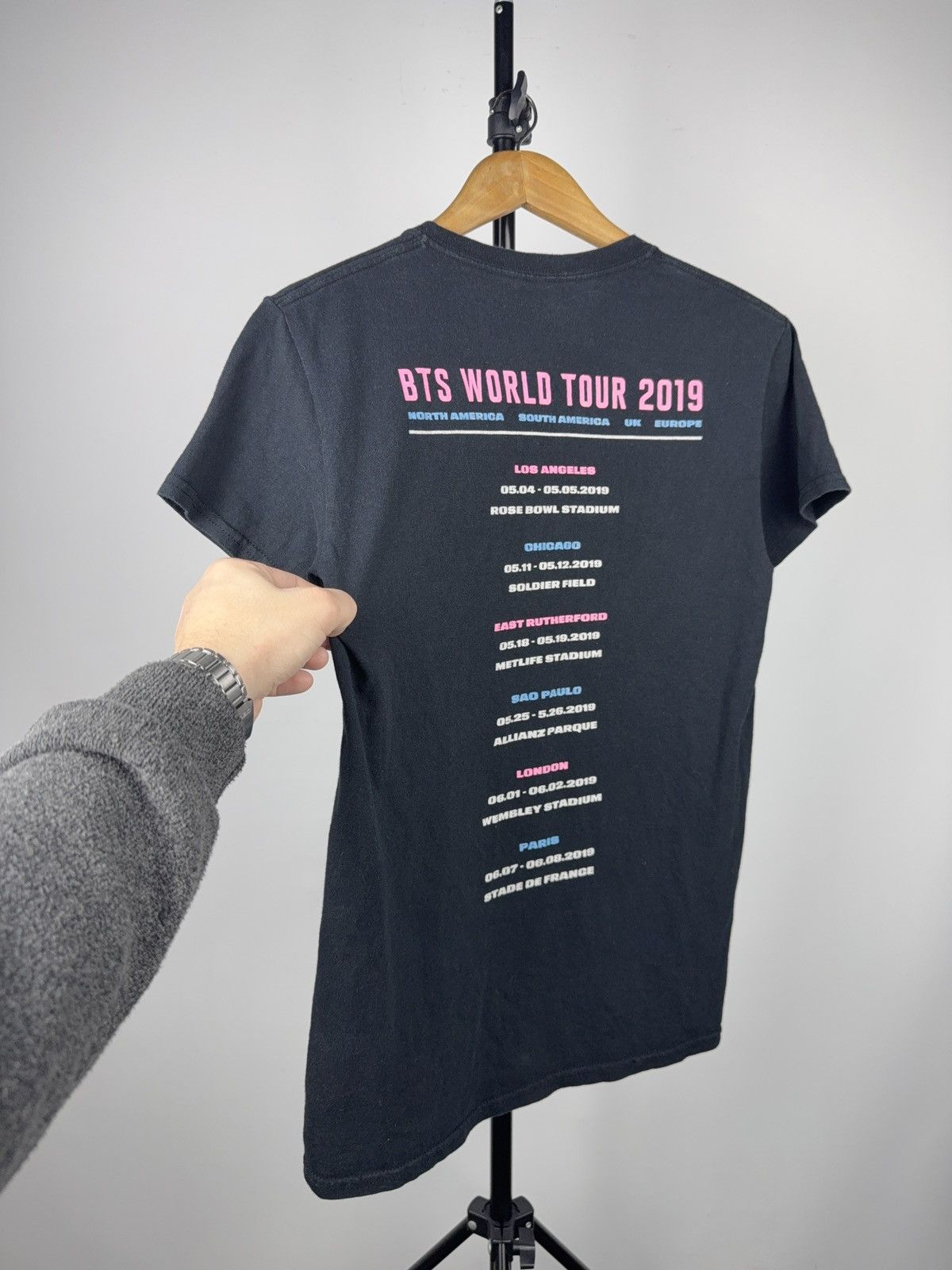 Band Tees 00s BTS World Tour 2019 Official Concert T-Shirt Big Hit Size US S / EU 44-46 / 1 - 9 Thumbnail