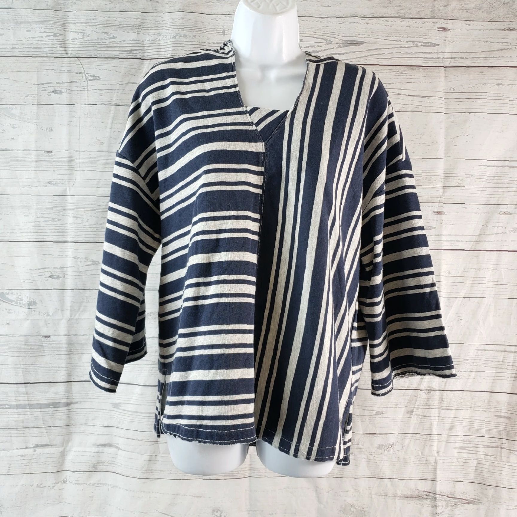 Tommy Bahama VINTAGE Tommy Bahama Womens Hoodie Striped Cotton Blend Blue Gray Size M Pullover Hoodie Womens 90s Size M / US 6-8 / IT 42-44 - 2 Thumbnail