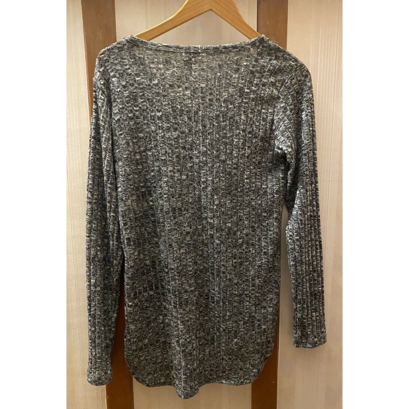 rue21 NWT Rue21 Black Lightweight Sweater Women’s Large V-Neck Size L / US 10 / IT 46 - 3 Thumbnail