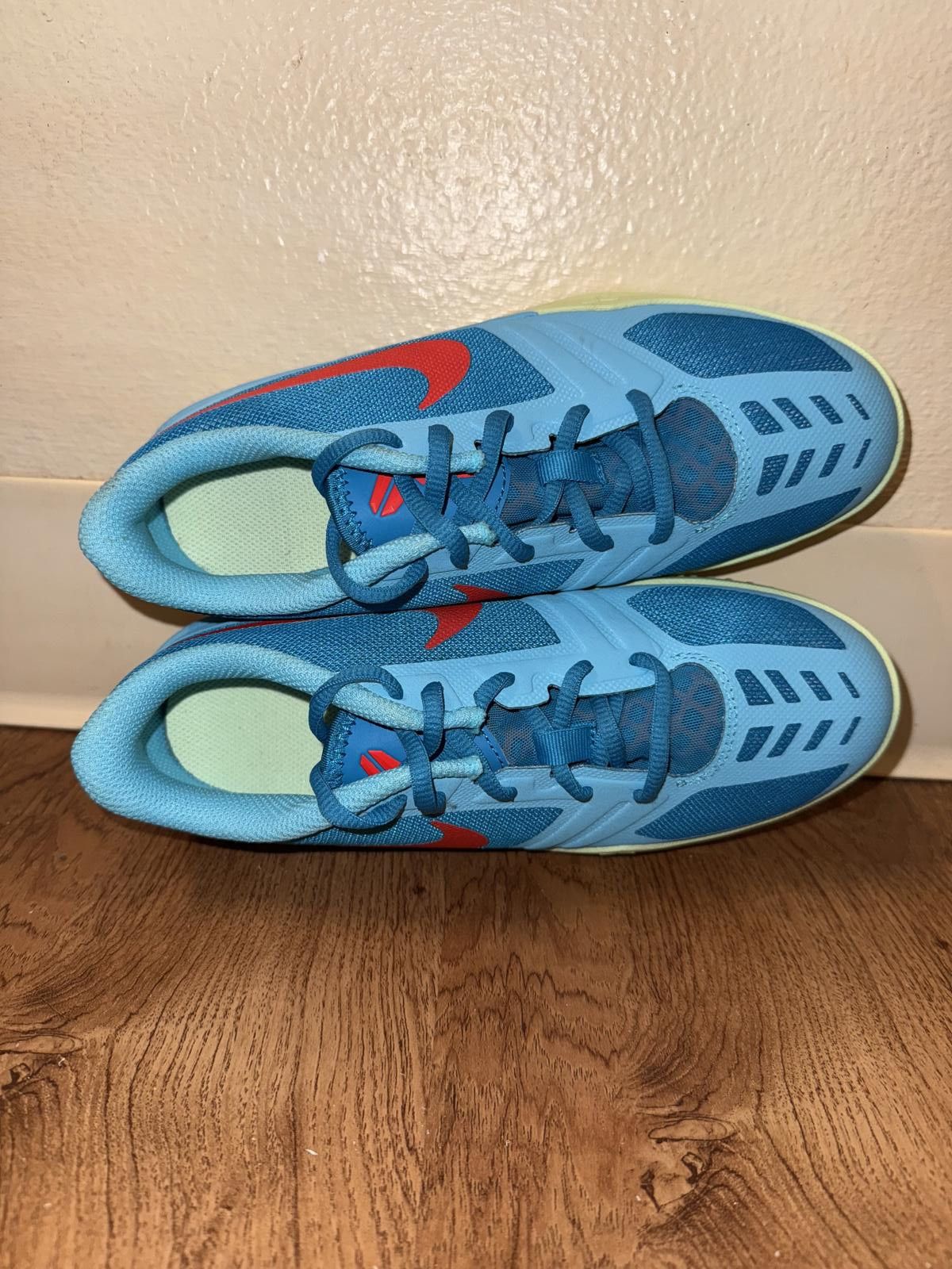Nike Nike Kobe Mentality Clear Water (Gs) Size US 5 / EU 37 - 6 Thumbnail