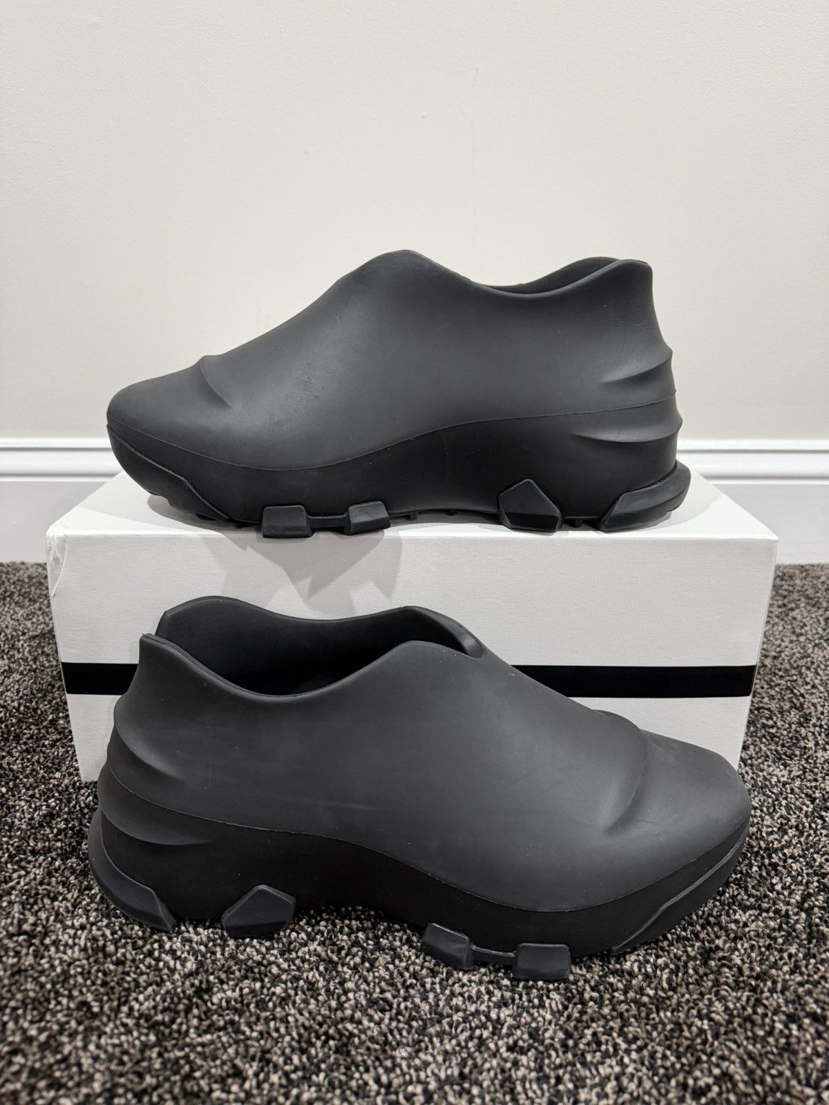 Givenchy Givenchy Monumental Mallow Matte Black OG Low Shoe Size US 10 / EU 43 - 1 Thumbnail