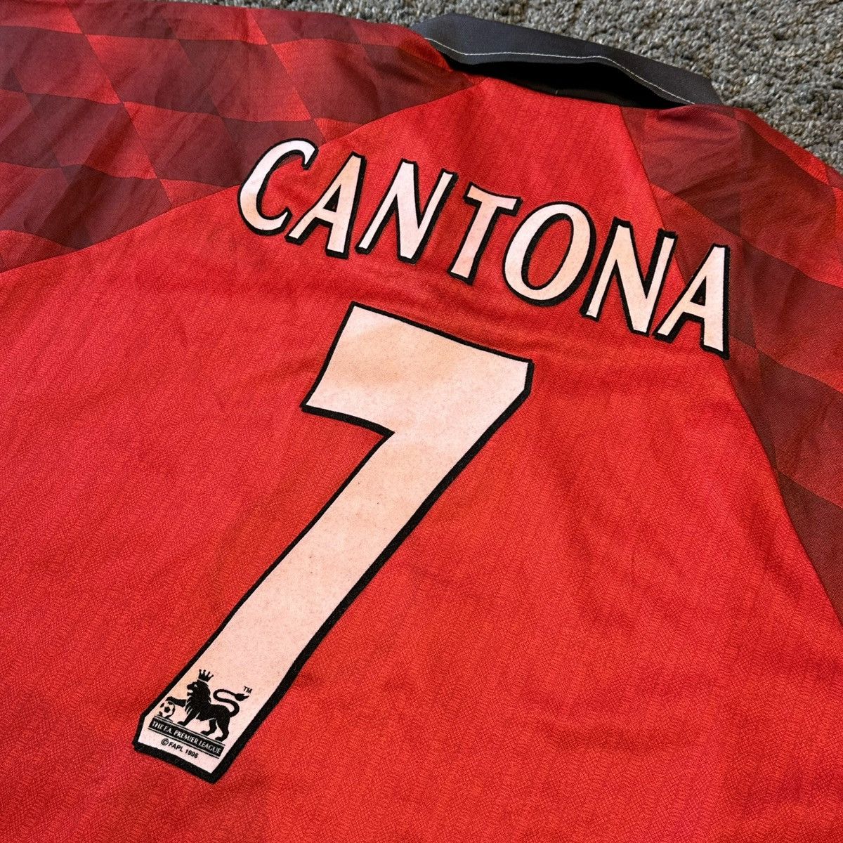 Umbro × Vintage Cantona 7 Manchester United Umro Sharp Jersey Size US L / EU 52-54 / 3 - 7 Thumbnail