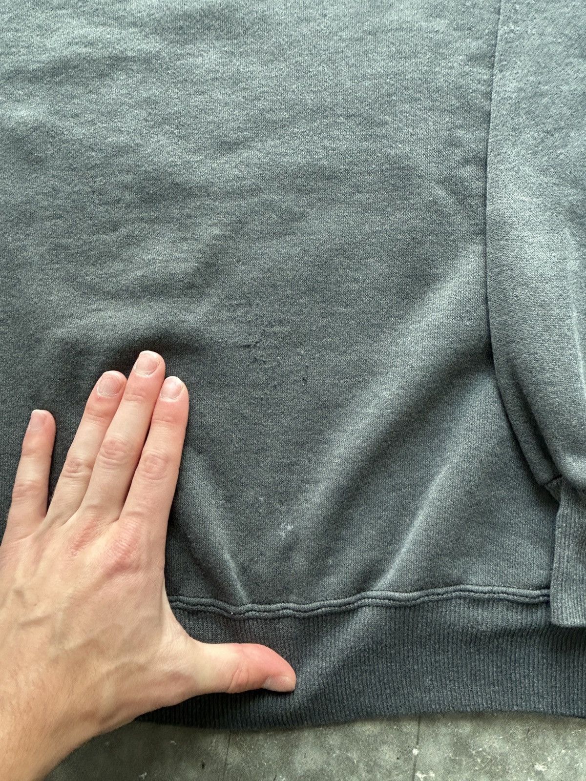 Hanes Vintage 90s Faded Black Sweatshirt Boxy Fit Size US L / EU 52-54 / 3 - 6 Thumbnail