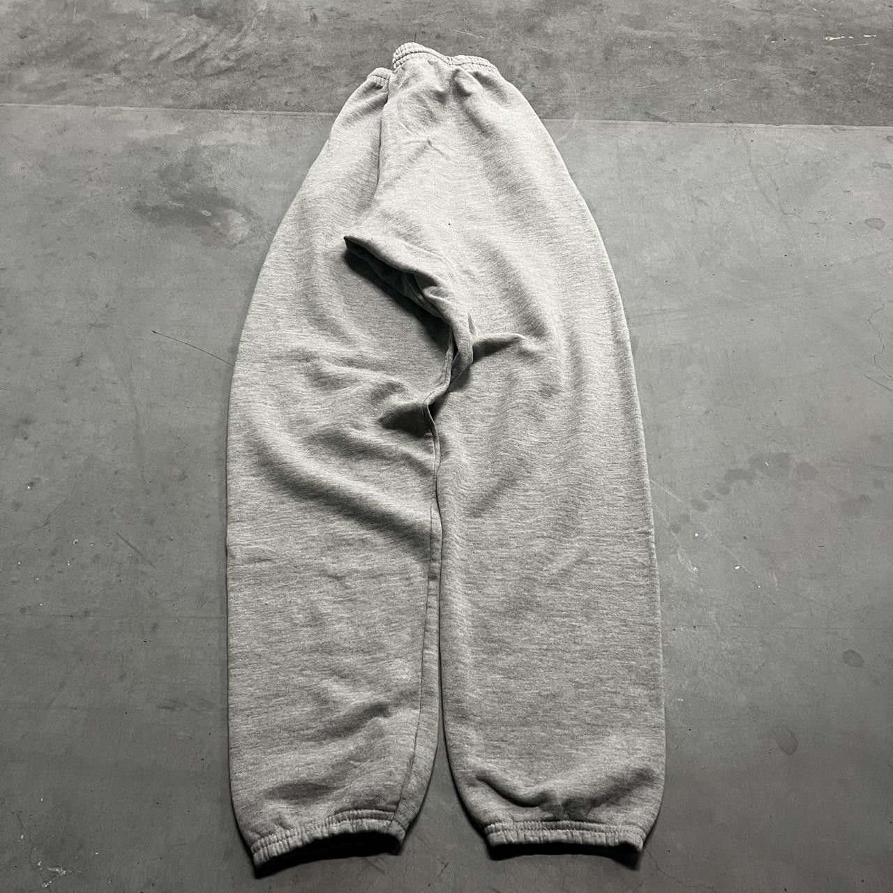 Vintage Crazy Vintage Y2K/2000s Grey Loungewear Essential Sweatpants with adjustable waistband and pockets! Size US 30 / EU 46 - 5 Thumbnail