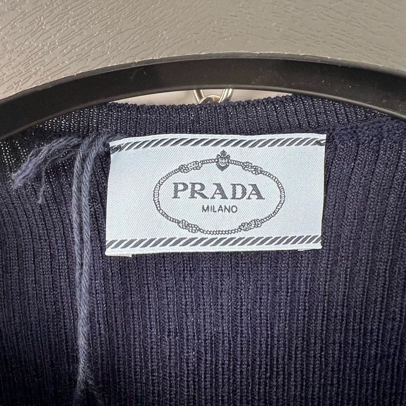 Prada Prada Dark blue chest logo knitted bottom long sleeves 2505 Size XS / US 0-2 / IT 36-38 - 3 Thumbnail