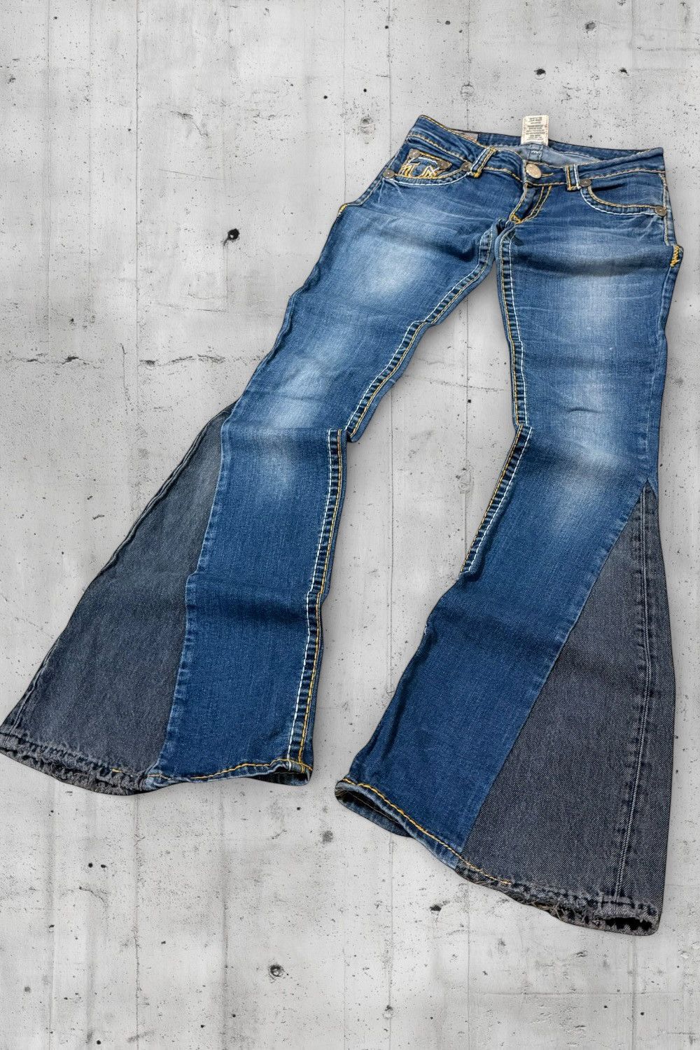True Religion True Religion Julie Disco Flared Low Rise Jeans USA 27 Y2K Size US 27 - 4 Thumbnail
