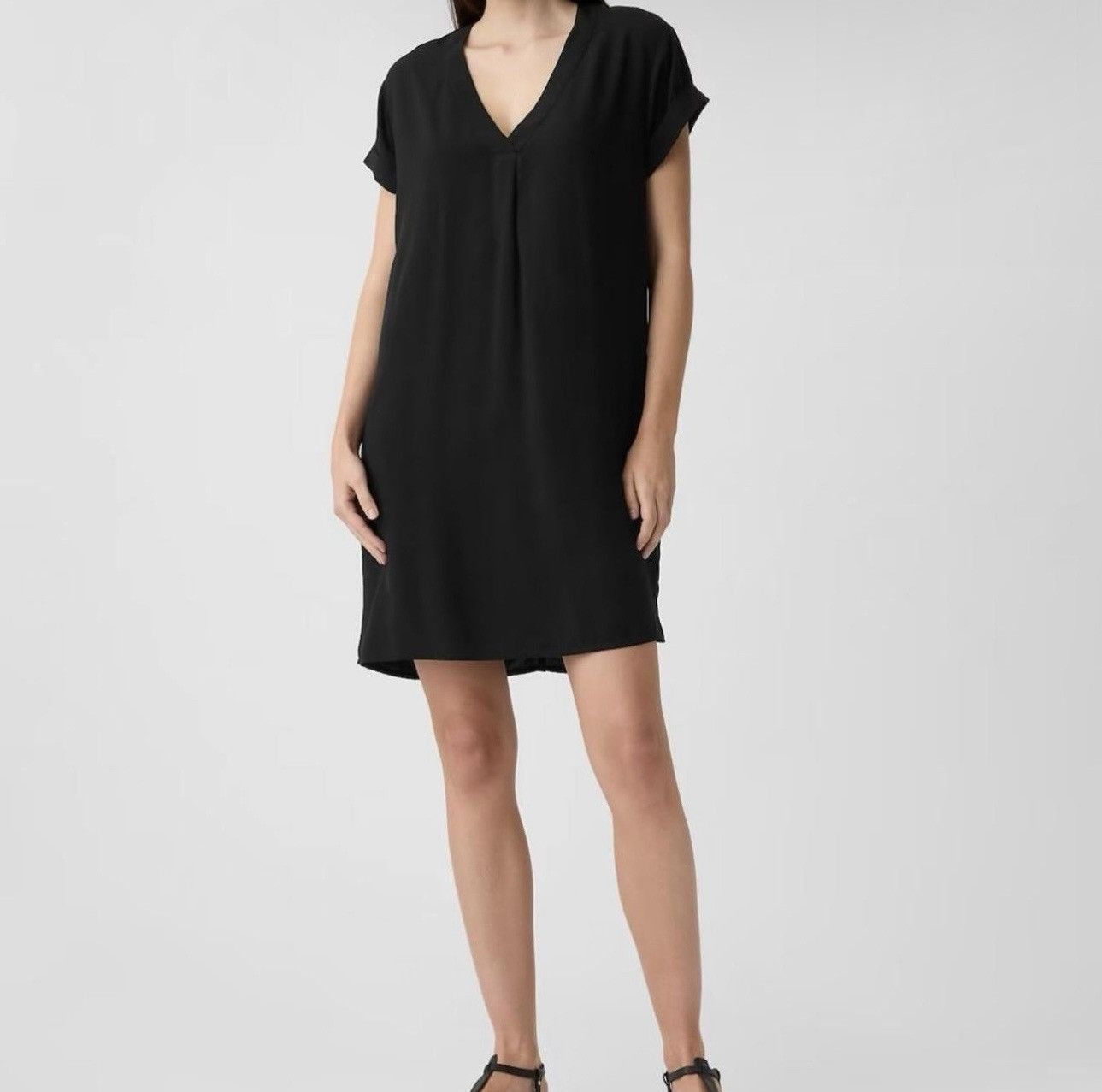 Shein Black Shift V-Neck Dress Size M / US 6-8 / IT 42-44 - 1 Thumbnail