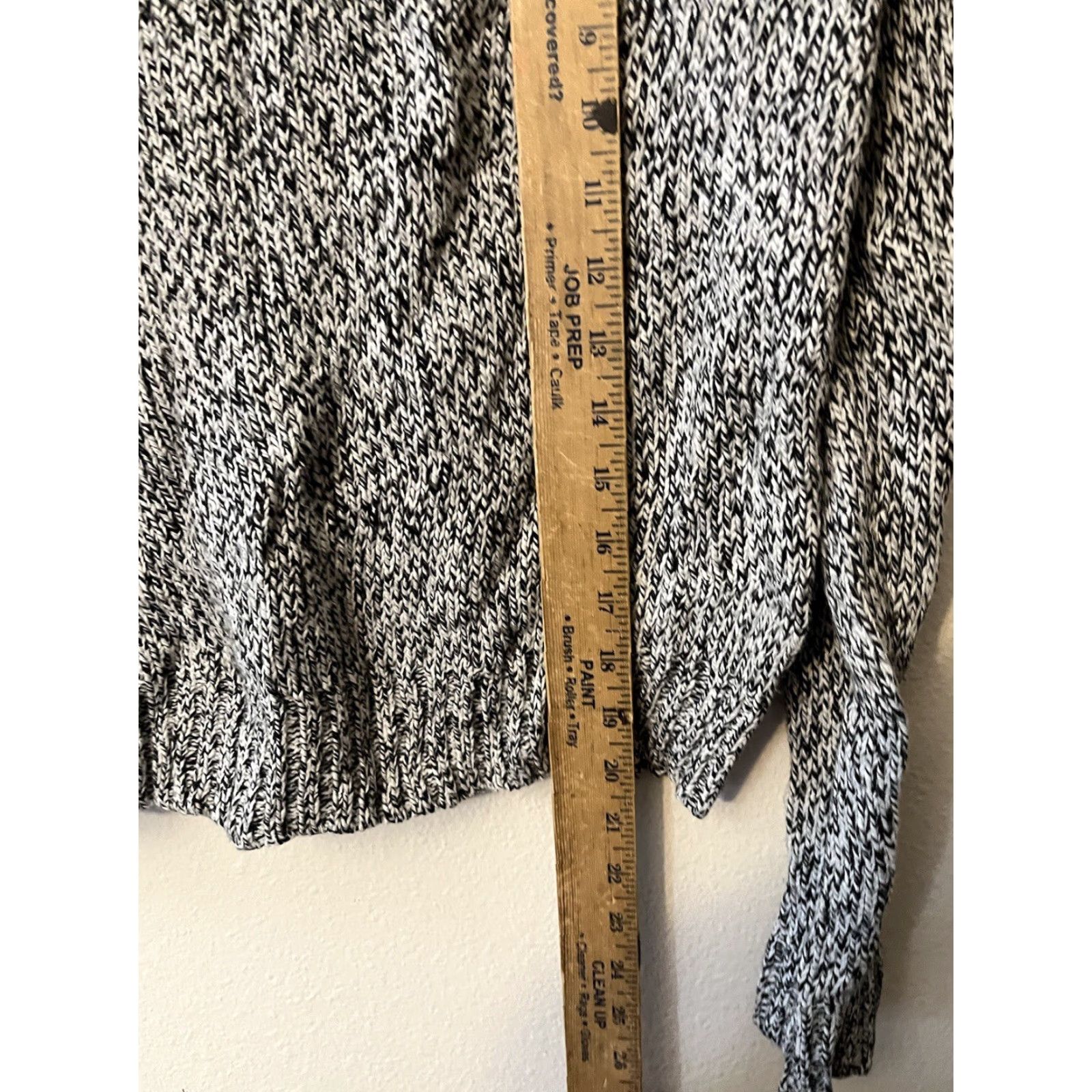 H&M VINTAGE H&M Divided Knit Sweater Women’s XS Oreo Raglan Long Sleeve Crew Neck All Seasons Solid Tight-Knit Relaxed Pullover Size XS / US 0-2 / IT 36-38 - 4 Thumbnail