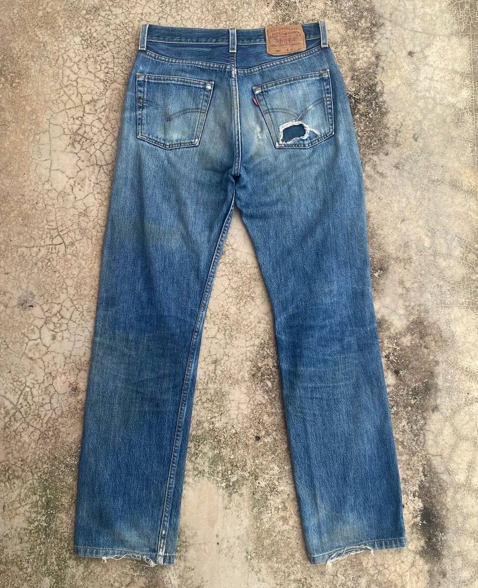 Levi's Vintage Clothing × Vintage KURT COBAIN VINTAGE LEVIS 501 DISTRESSED DIRTY JEAN BJ07-07 Size US 29 - 2 Thumbnail