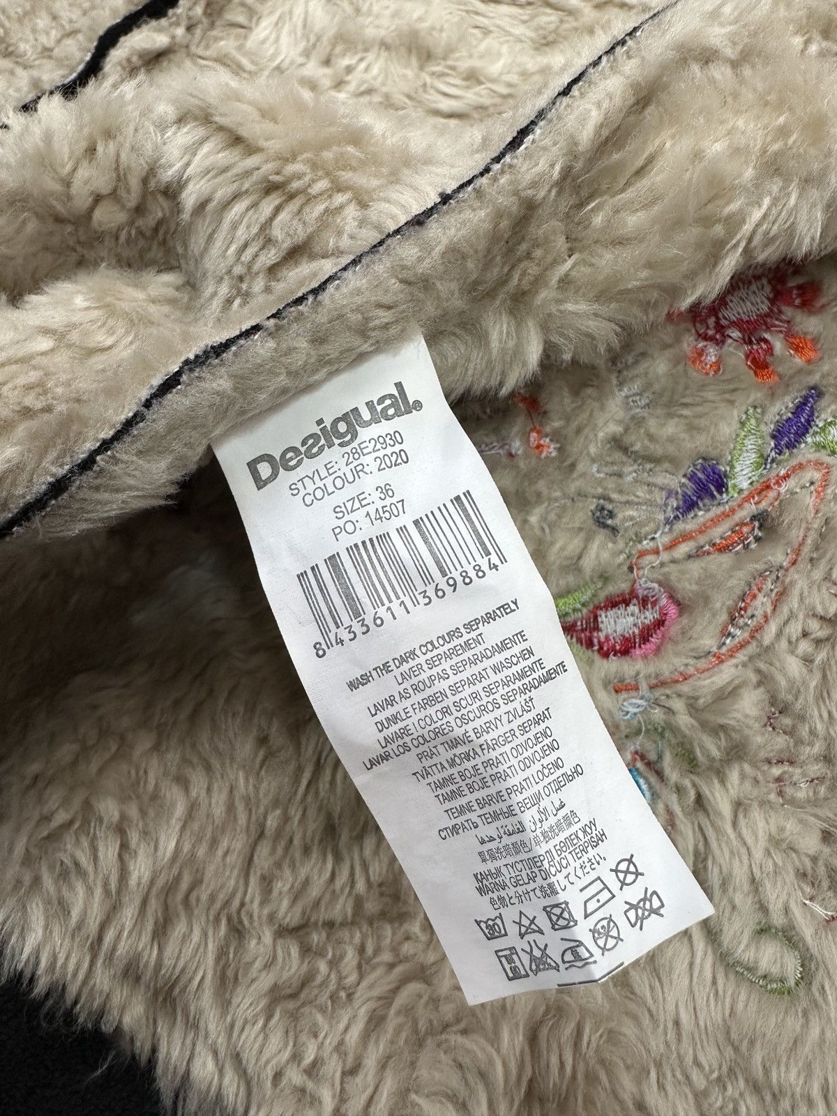 Desigual DESIGUAL RAINBOW WOMEN’S SHORT JACKET FAUX FUR BLACK COAT Size XS / US 0-2 / IT 36-38 - 17 Thumbnail