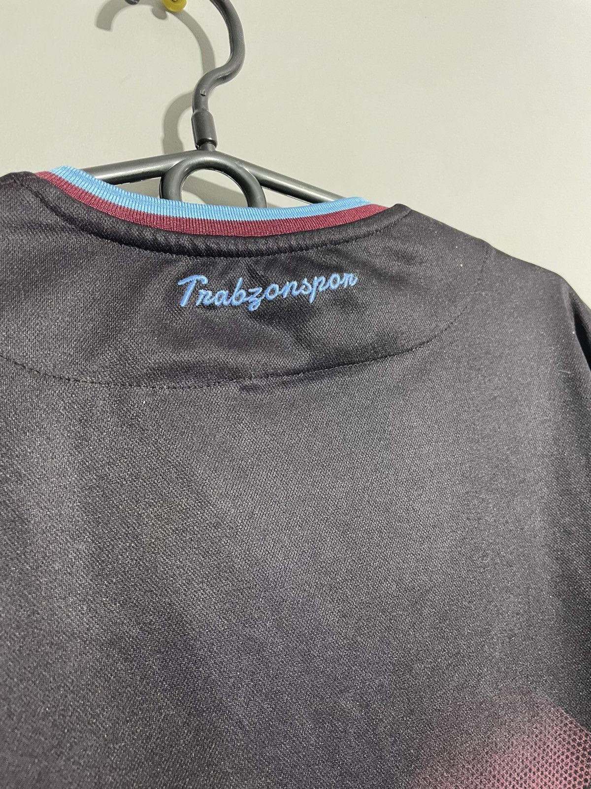 Macron × Vintage TRABZONSPOR 2018 2019 THIRD FOOTBALL SHIRT size S Size US S / EU 44-46 / 1 - 7 Thumbnail