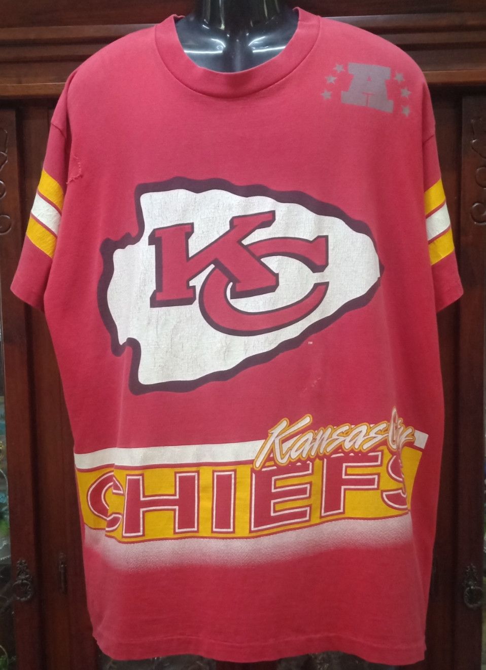 image of Vintage 90's Nfl Kansas City Chiefs T-Shirt in Red, Men's (Size 2XL)
