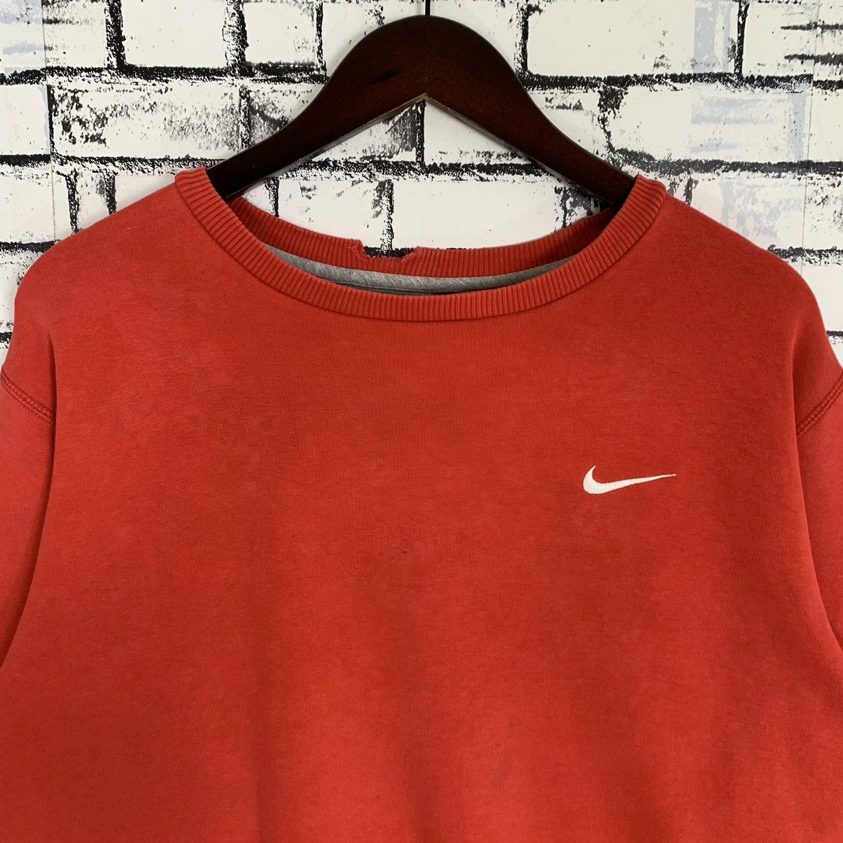 Nike Sportwear Nike Small Logo Sweatshirt Nike Crewneck Size US XL / EU 56 / 4 - 2 Thumbnail