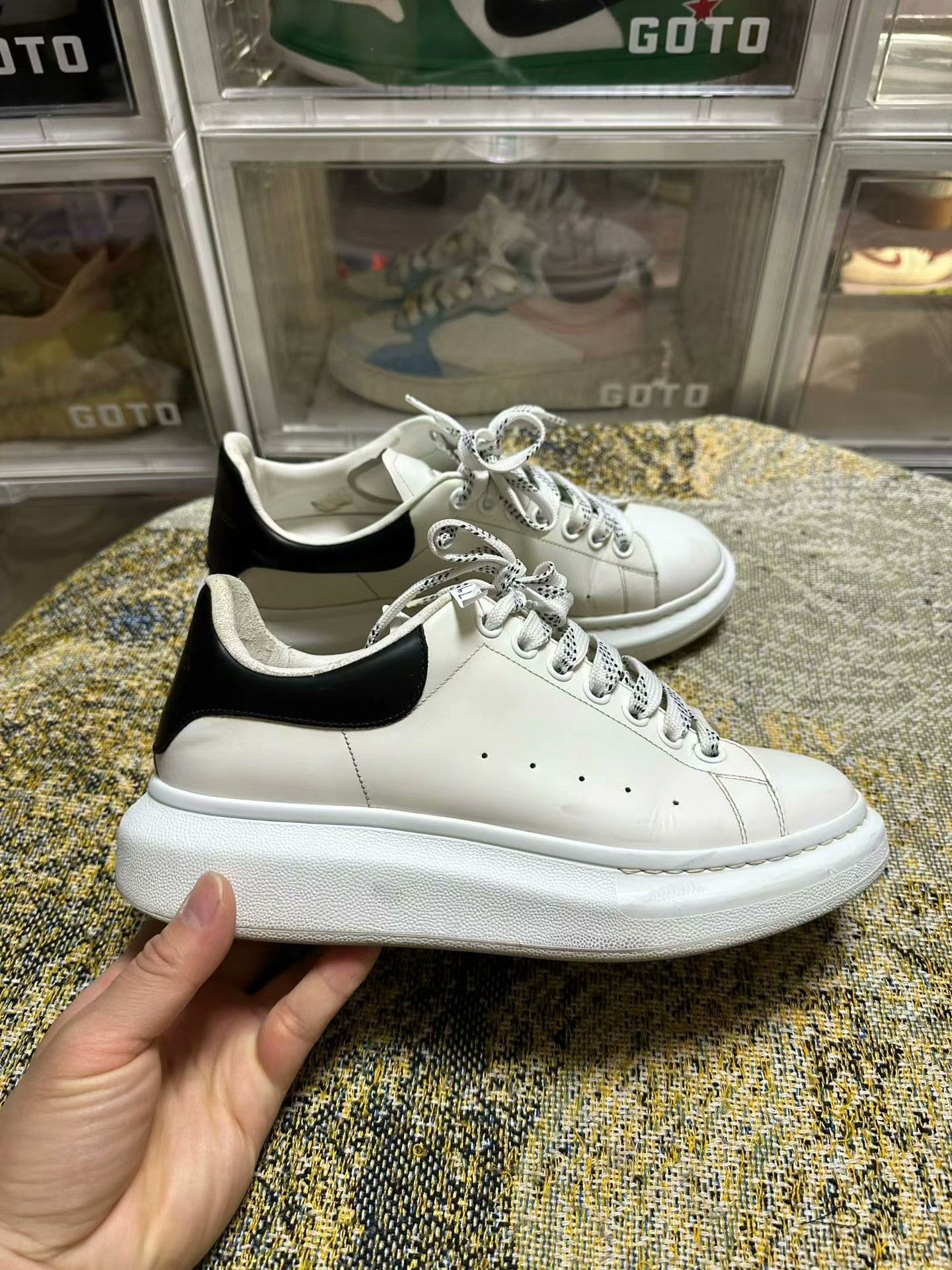Alexander McQueen Alexander McQueen Black Lowtop Sneakers 40 Men Size US 8 / EU 41 - 1 Thumbnail