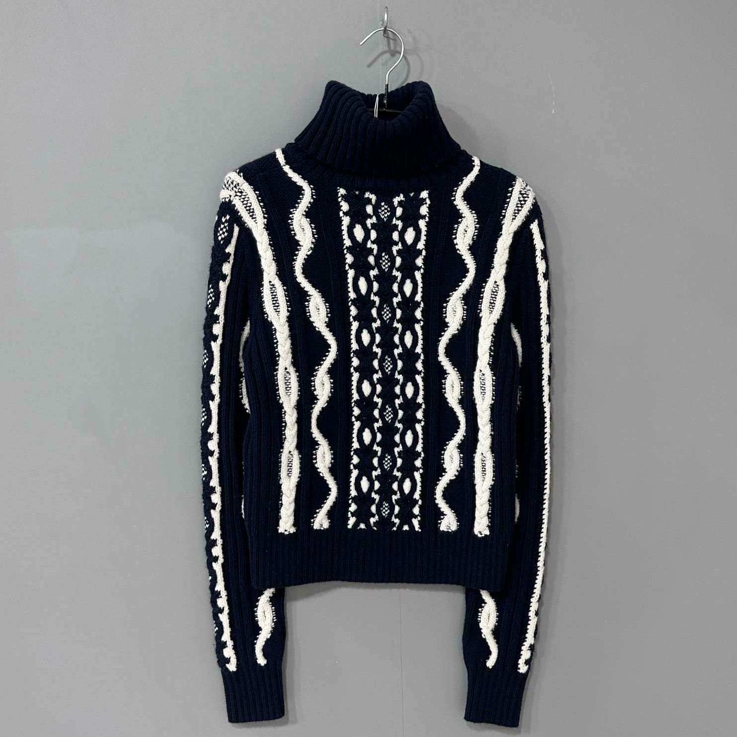 Chanel Chanel Knit Blue Sweater M Women Size M / US 6-8 / IT 42-44 - 1 Thumbnail